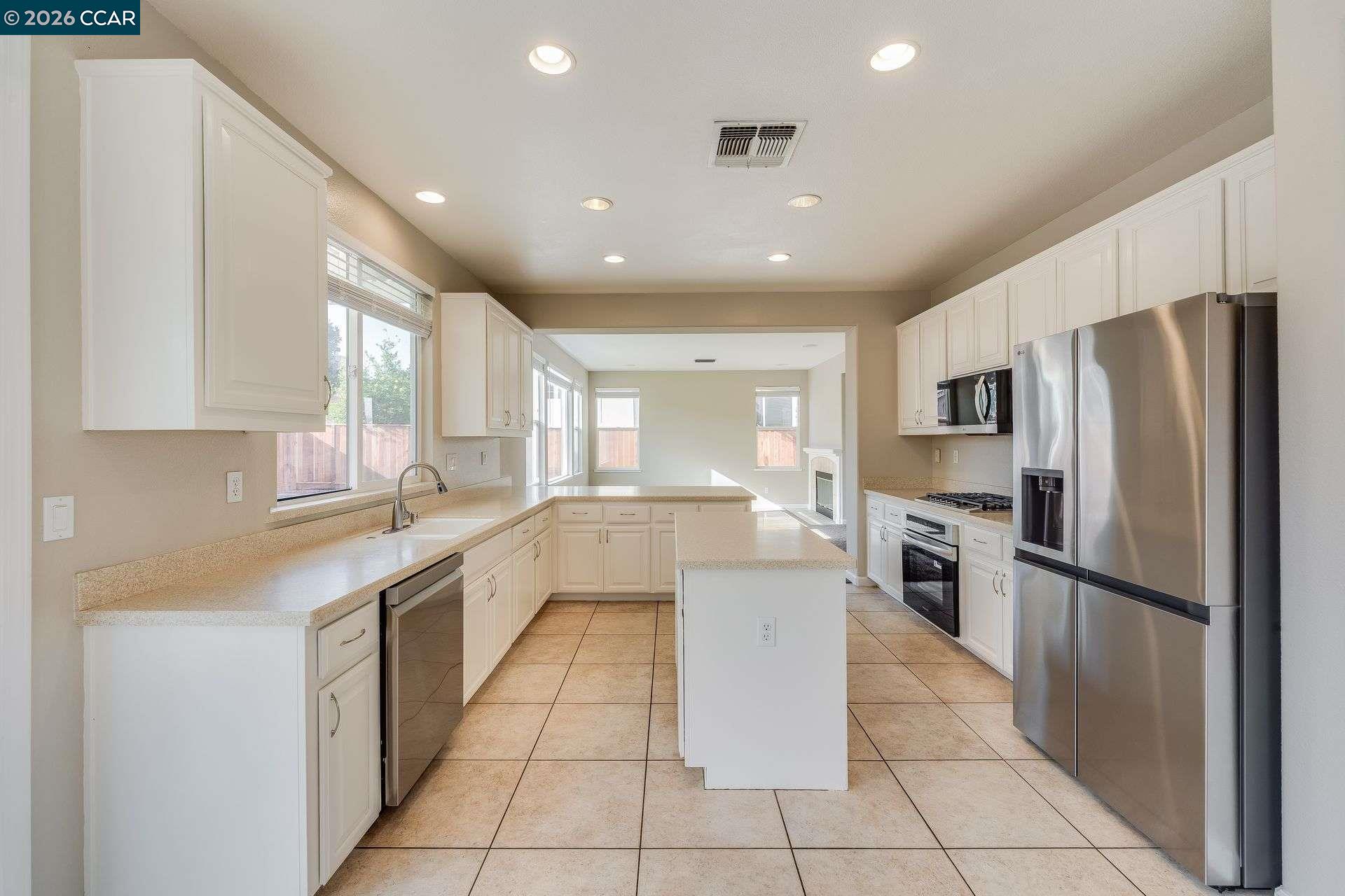 Detail Gallery Image 8 of 40 For 2500 Vallecito Way, Antioch,  CA 94531 - 5 Beds | 3 Baths