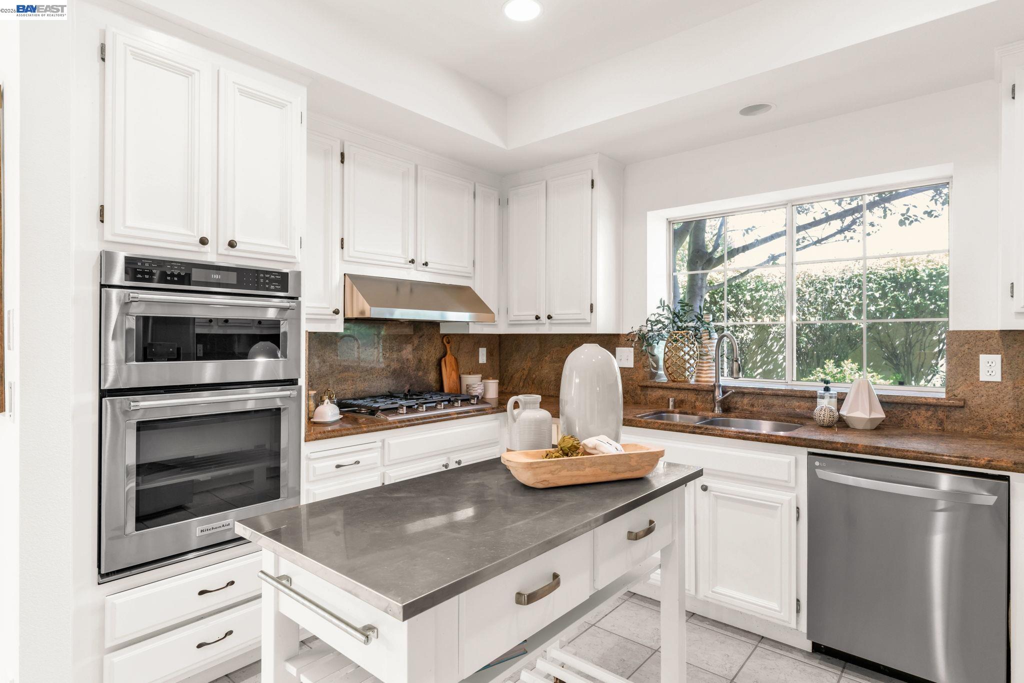 Detail Gallery Image 10 of 51 For 690 Glasgow Cir, Danville,  CA 94526 - 4 Beds | 2/1 Baths