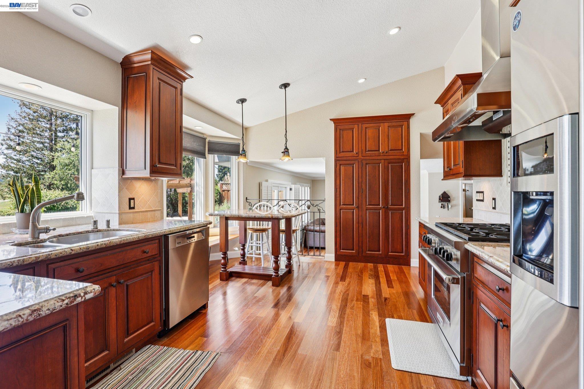 Detail Gallery Image 13 of 68 For 1095 Canyon Hills Rd, San Ramon,  CA 94582 - 4 Beds | 3 Baths