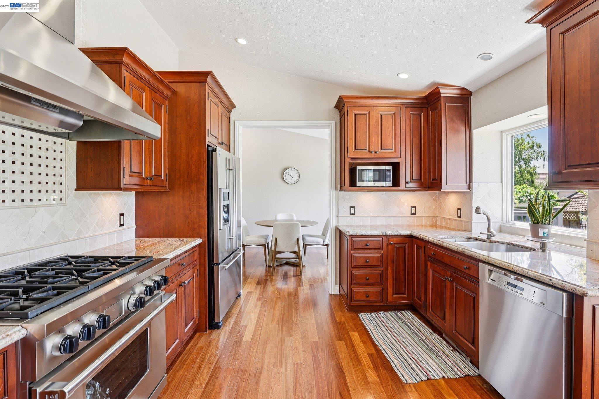 Detail Gallery Image 15 of 68 For 1095 Canyon Hills Rd, San Ramon,  CA 94582 - 4 Beds | 3 Baths