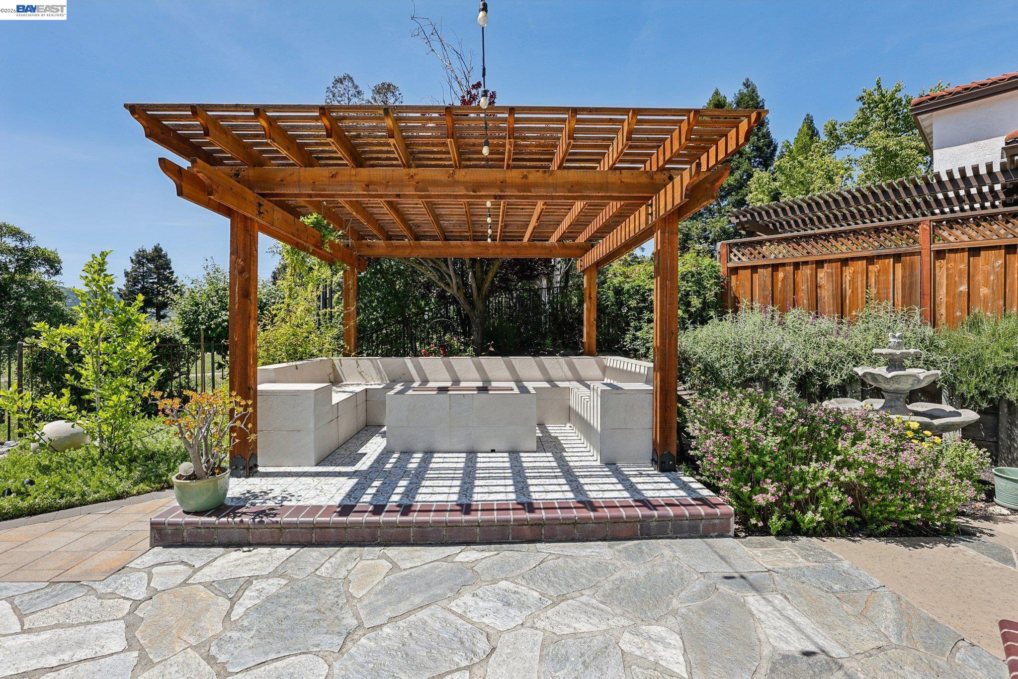 Detail Gallery Image 35 of 68 For 1095 Canyon Hills Rd, San Ramon,  CA 94582 - 4 Beds | 3 Baths