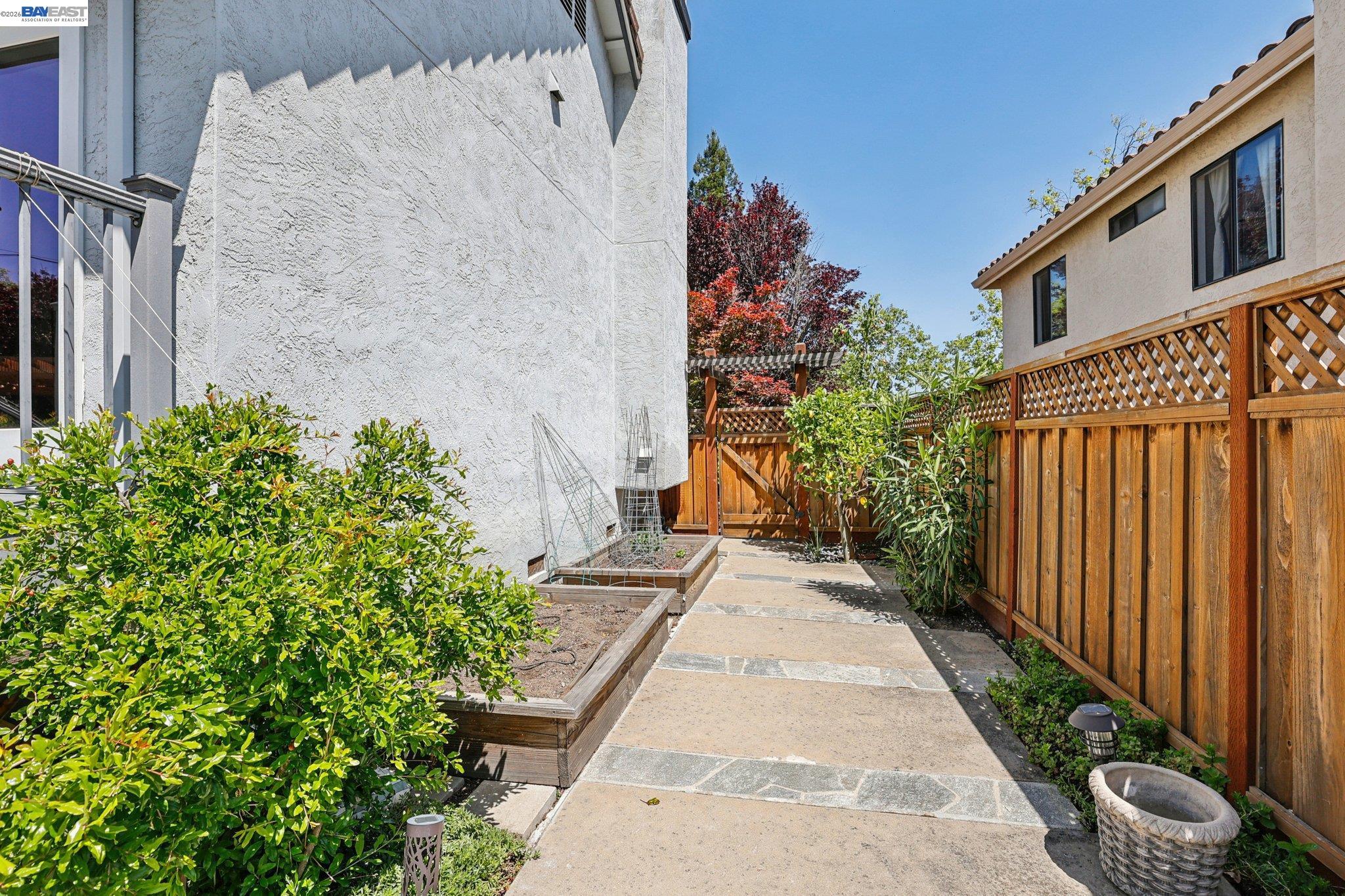 Detail Gallery Image 37 of 68 For 1095 Canyon Hills Rd, San Ramon,  CA 94582 - 4 Beds | 3 Baths