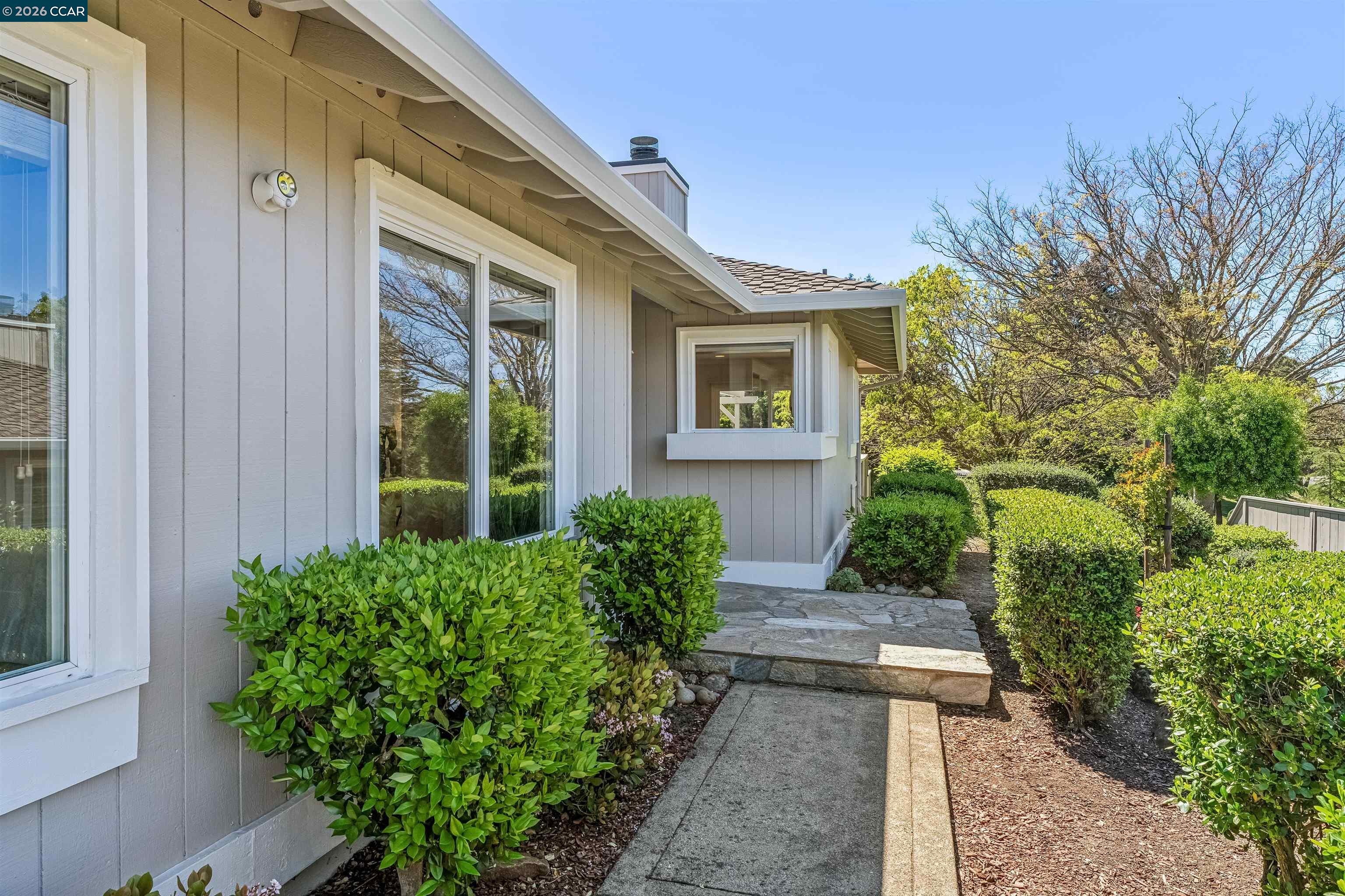 Photo #2: 41129906 Listing: Photo #2