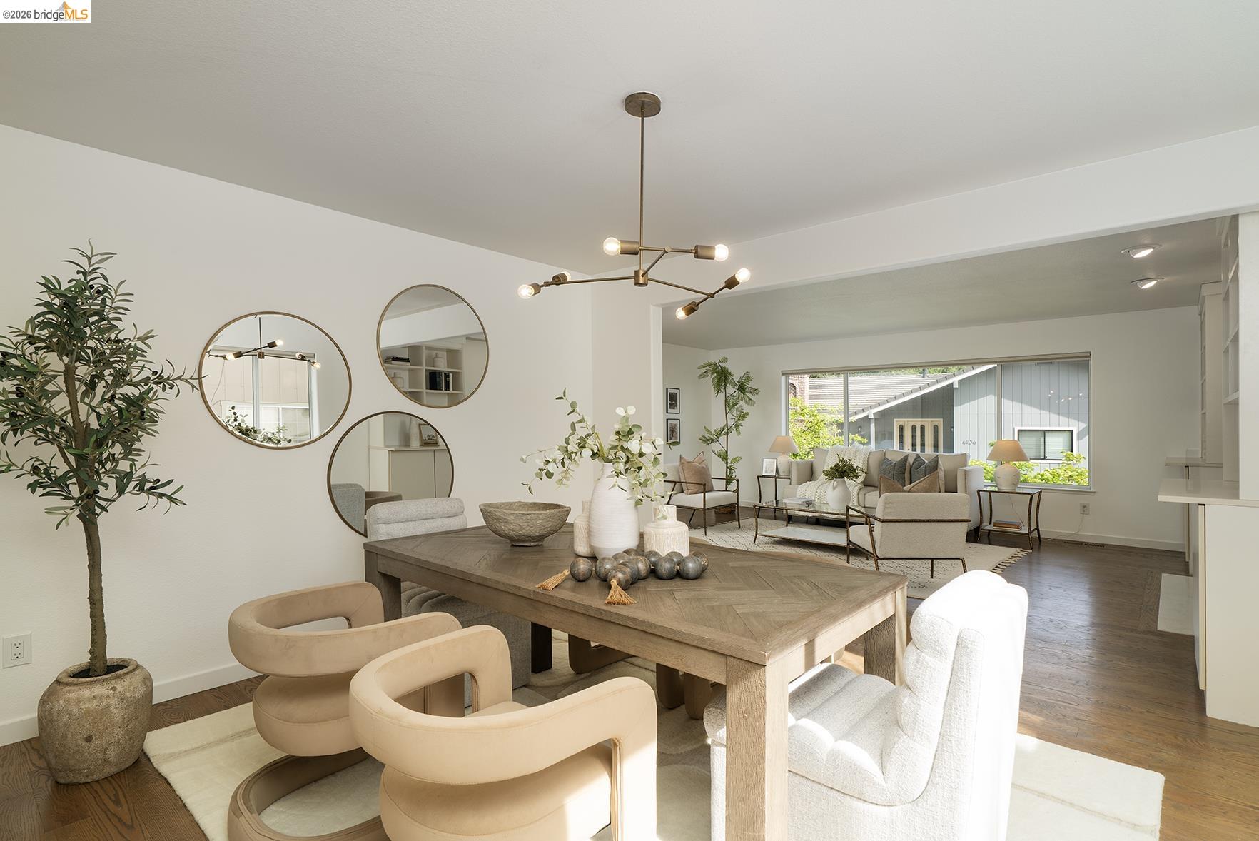 Detail Gallery Image 11 of 43 For 6109 Fairlane Dr, Oakland,  CA 94611 - 3 Beds | 2 Baths