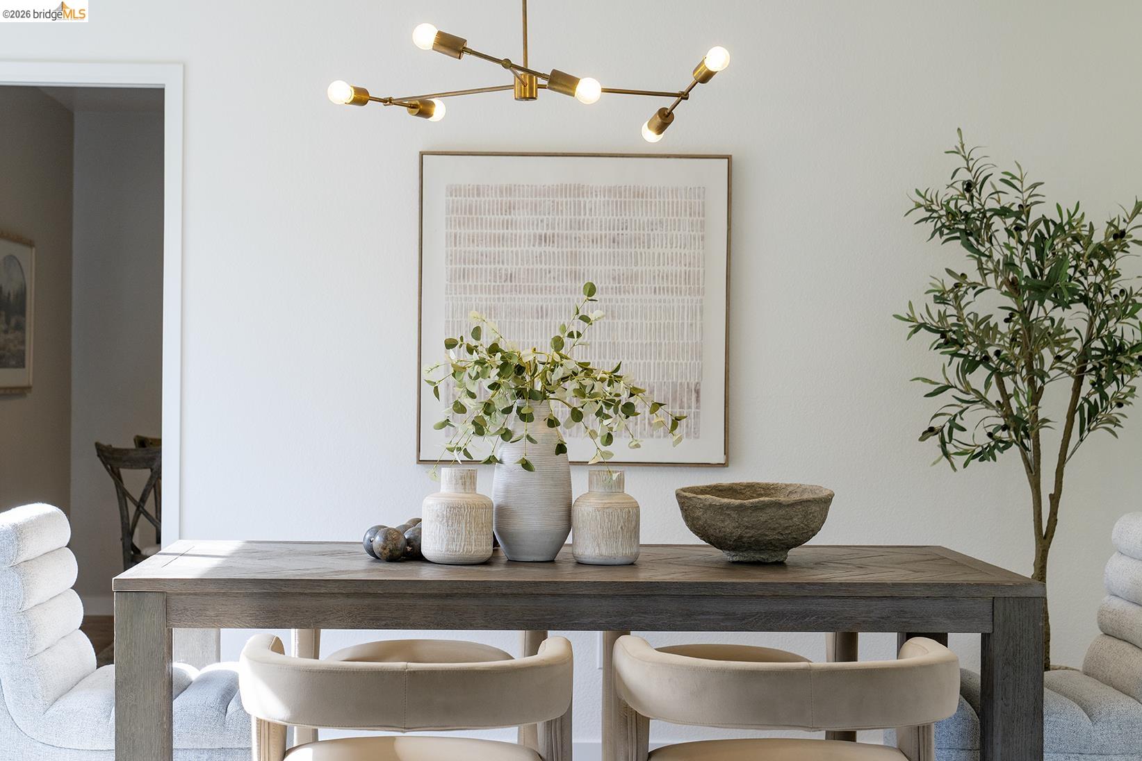 Detail Gallery Image 13 of 43 For 6109 Fairlane Dr, Oakland,  CA 94611 - 3 Beds | 2 Baths