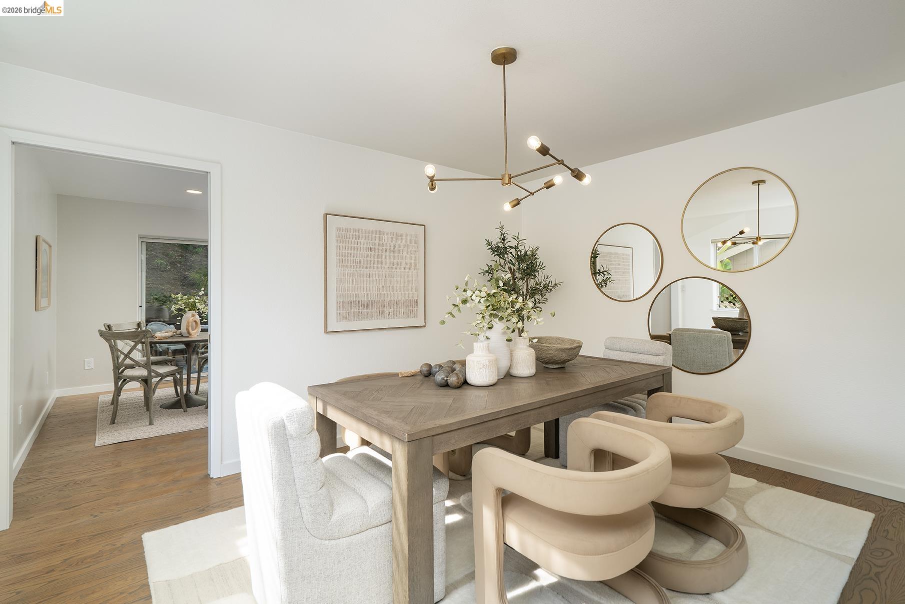 Detail Gallery Image 14 of 43 For 6109 Fairlane Dr, Oakland,  CA 94611 - 3 Beds | 2 Baths