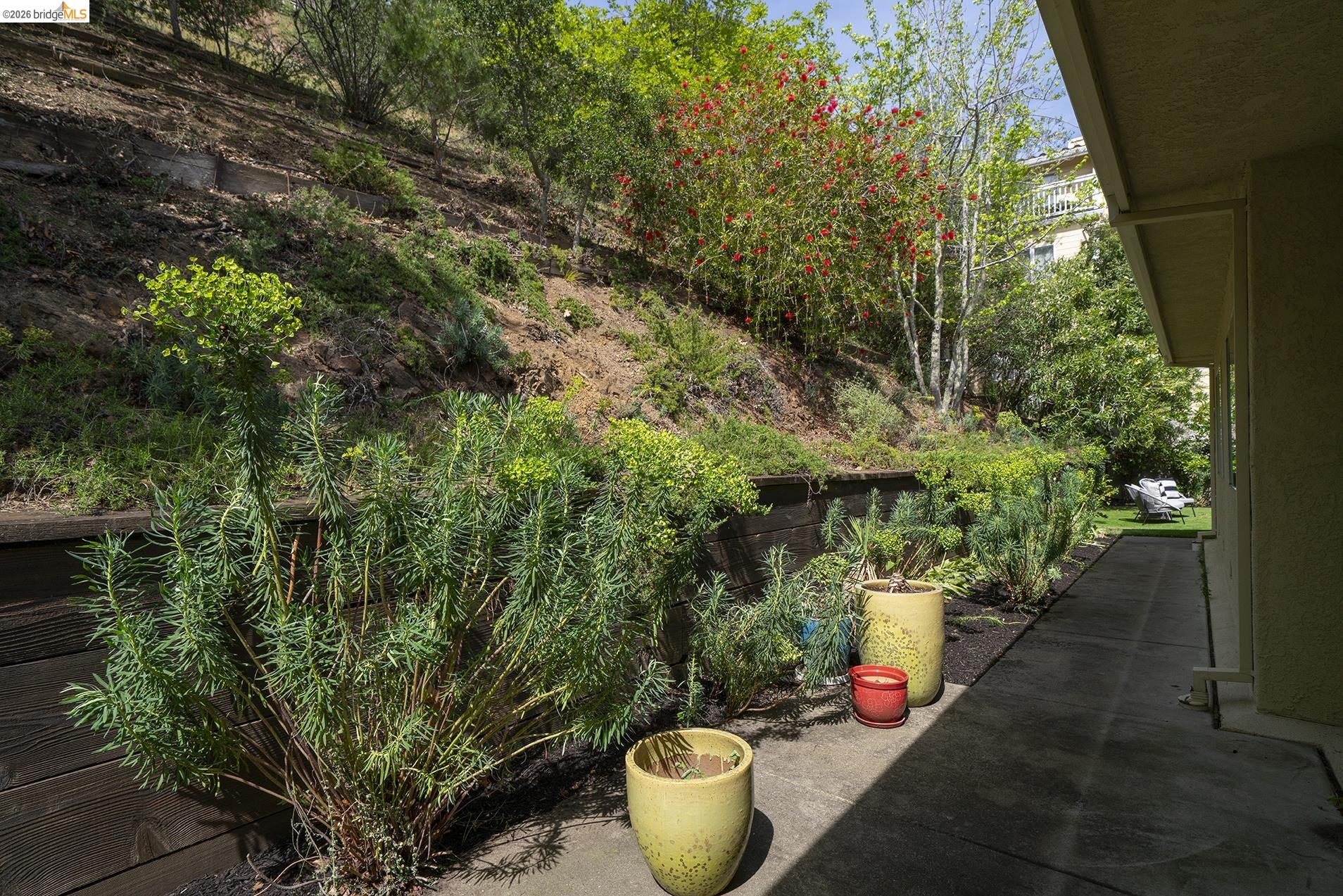 Detail Gallery Image 16 of 43 For 6109 Fairlane Dr, Oakland,  CA 94611 - 3 Beds | 2 Baths