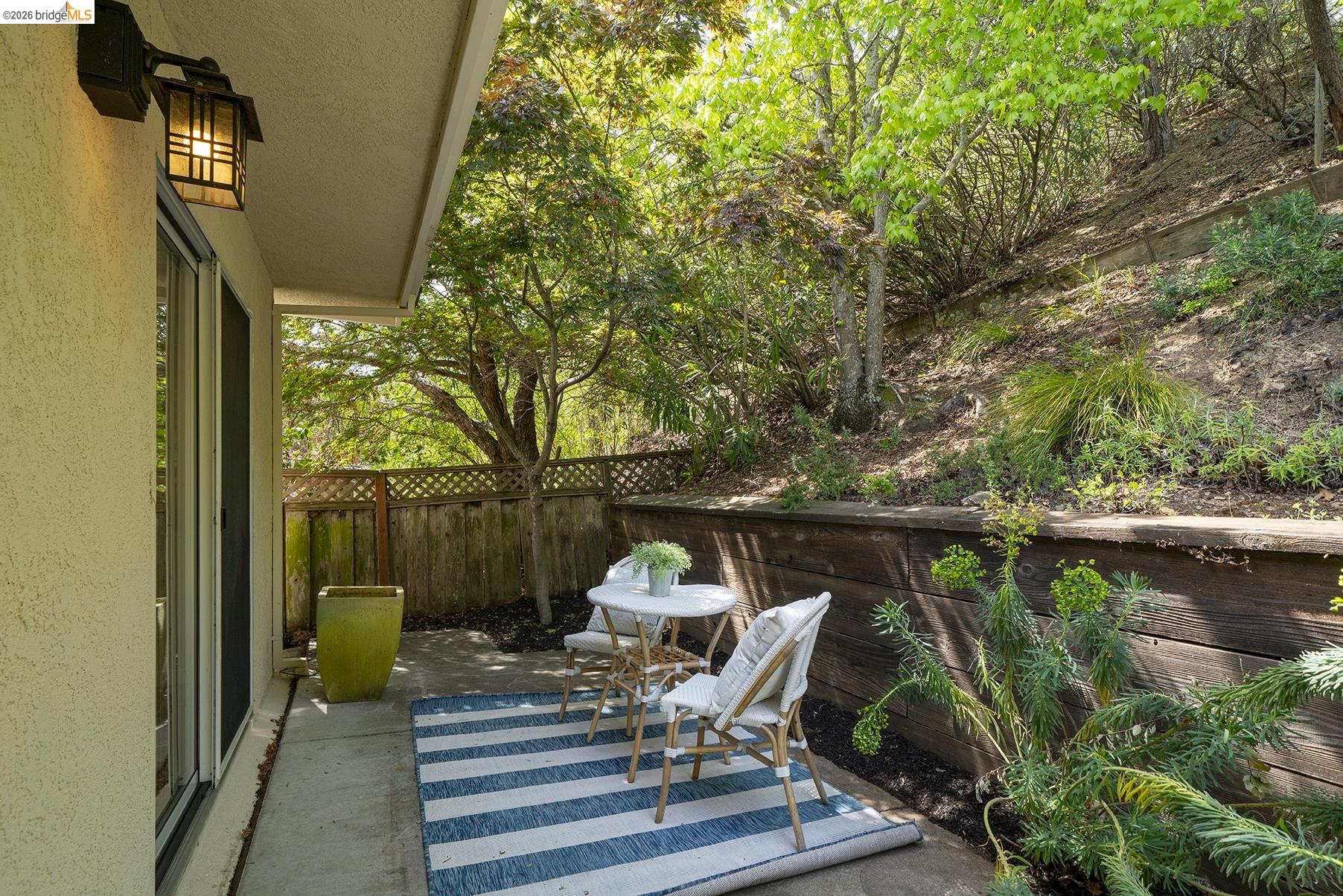 Detail Gallery Image 18 of 43 For 6109 Fairlane Dr, Oakland,  CA 94611 - 3 Beds | 2 Baths