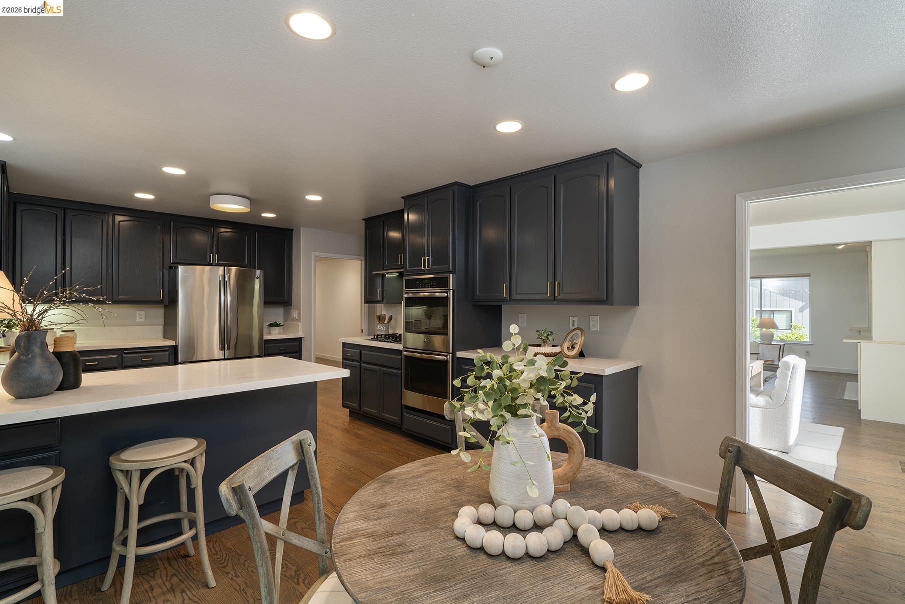 Detail Gallery Image 20 of 43 For 6109 Fairlane Dr, Oakland,  CA 94611 - 3 Beds | 2 Baths