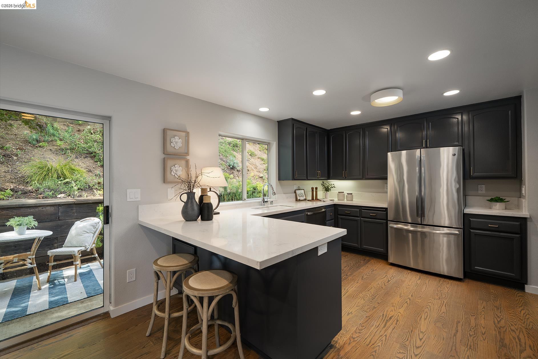 Detail Gallery Image 21 of 43 For 6109 Fairlane Dr, Oakland,  CA 94611 - 3 Beds | 2 Baths