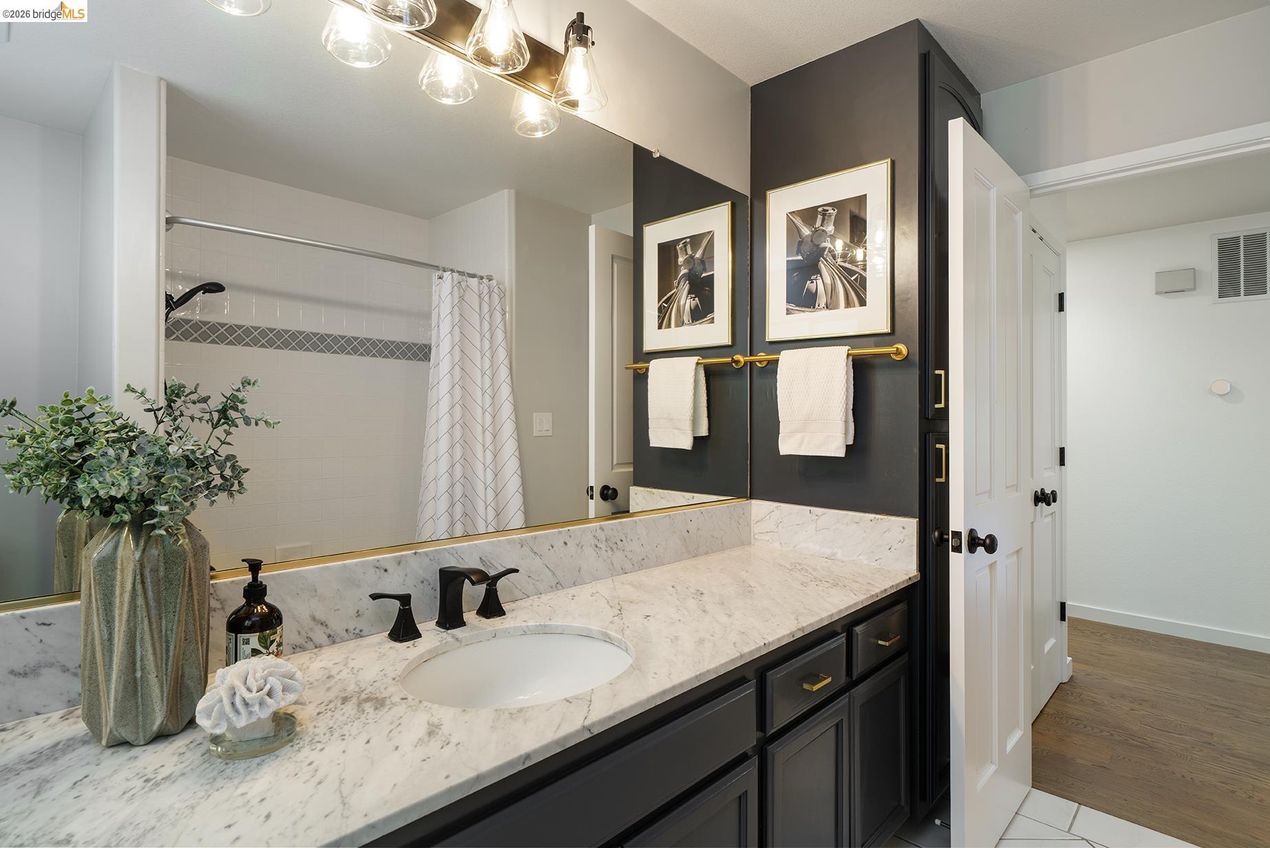 Detail Gallery Image 34 of 43 For 6109 Fairlane Dr, Oakland,  CA 94611 - 3 Beds | 2 Baths
