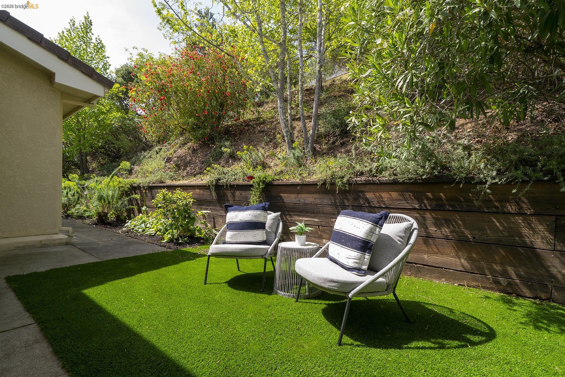 Detail Gallery Image 36 of 43 For 6109 Fairlane Dr, Oakland,  CA 94611 - 3 Beds | 2 Baths