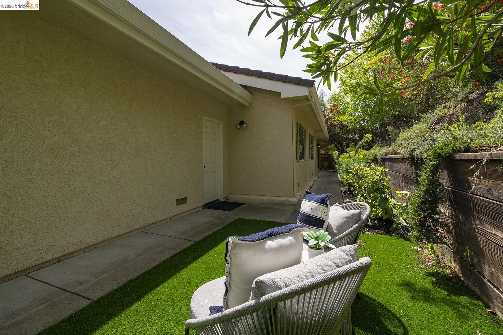 Detail Gallery Image 38 of 43 For 6109 Fairlane Dr, Oakland,  CA 94611 - 3 Beds | 2 Baths