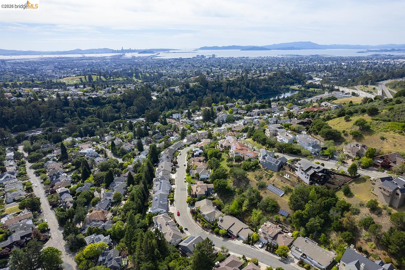 Detail Gallery Image 42 of 43 For 6109 Fairlane Dr, Oakland,  CA 94611 - 3 Beds | 2 Baths