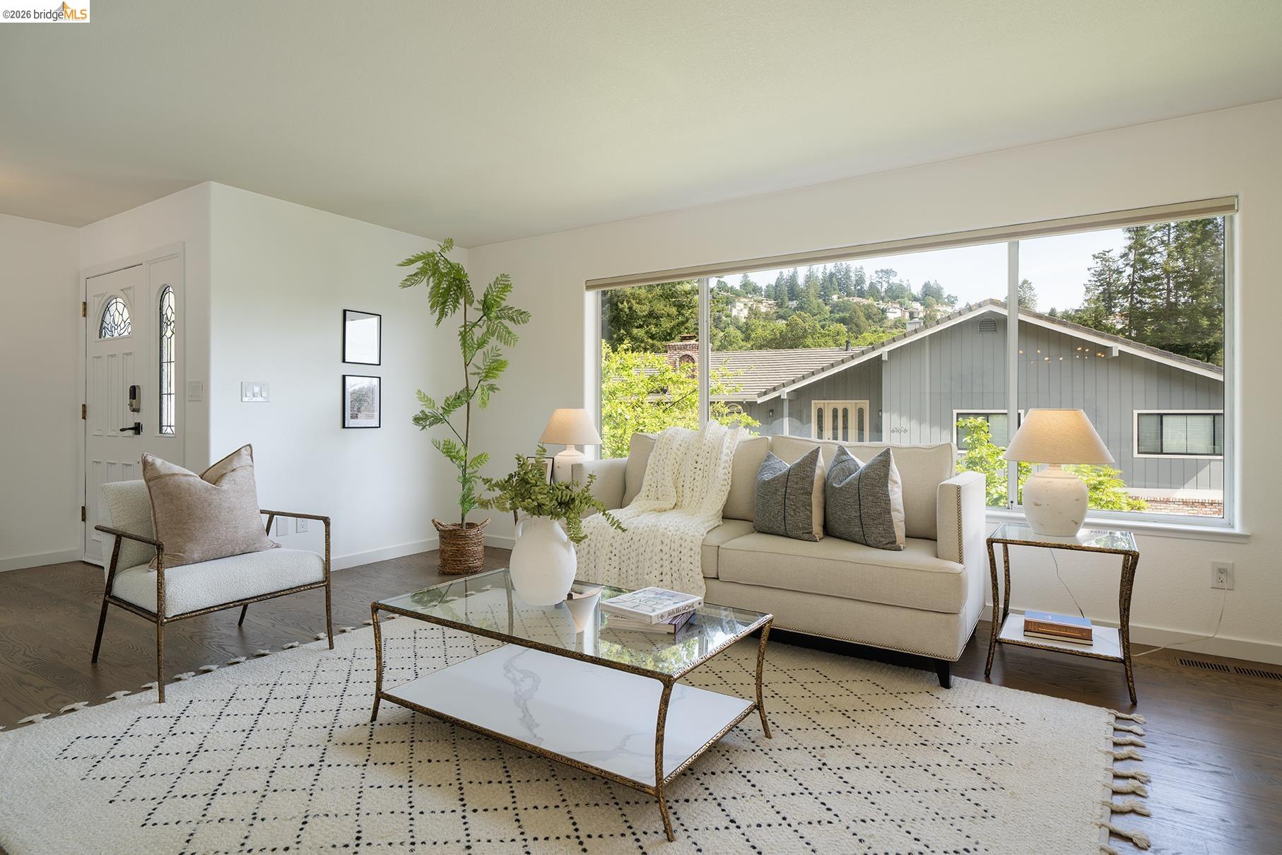 Detail Gallery Image 6 of 43 For 6109 Fairlane Dr, Oakland,  CA 94611 - 3 Beds | 2 Baths