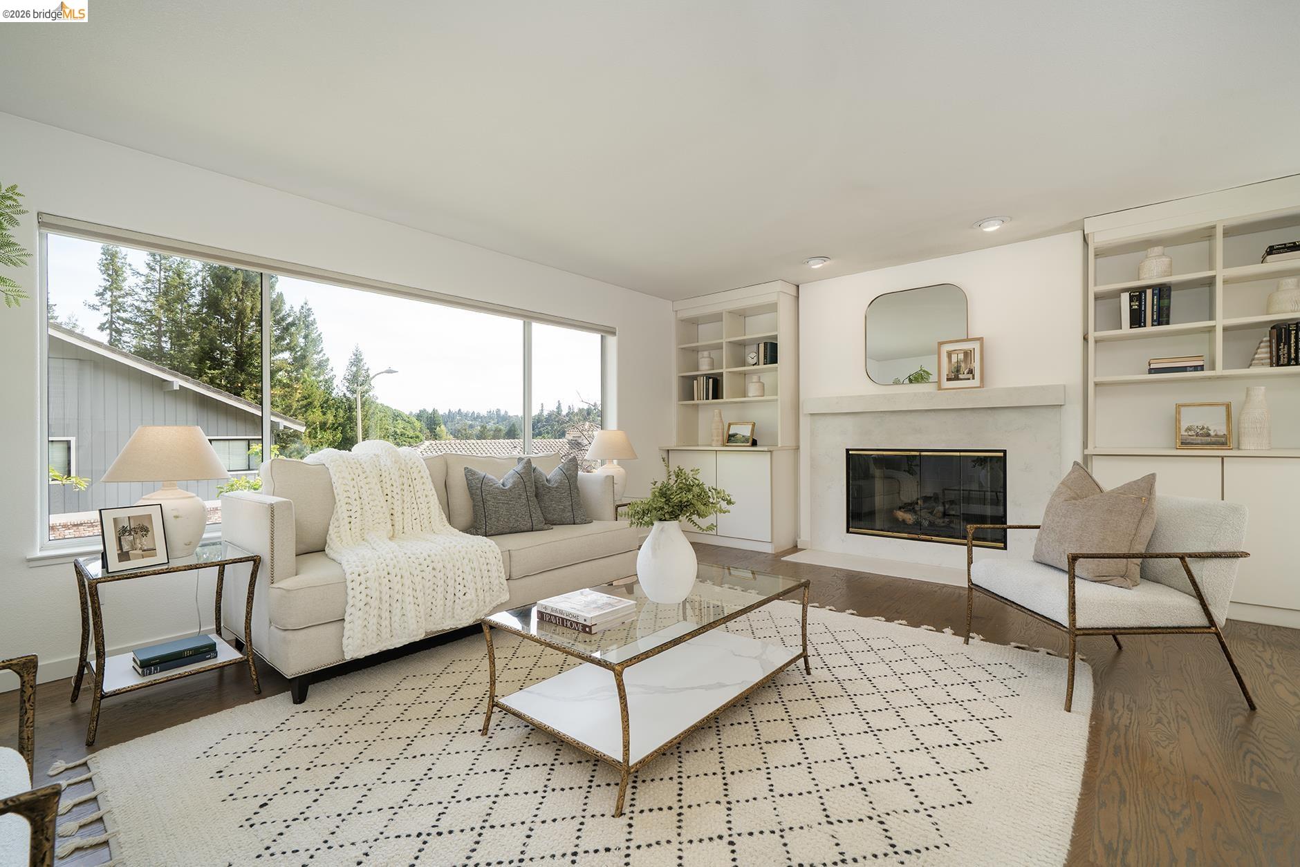Detail Gallery Image 7 of 43 For 6109 Fairlane Dr, Oakland,  CA 94611 - 3 Beds | 2 Baths