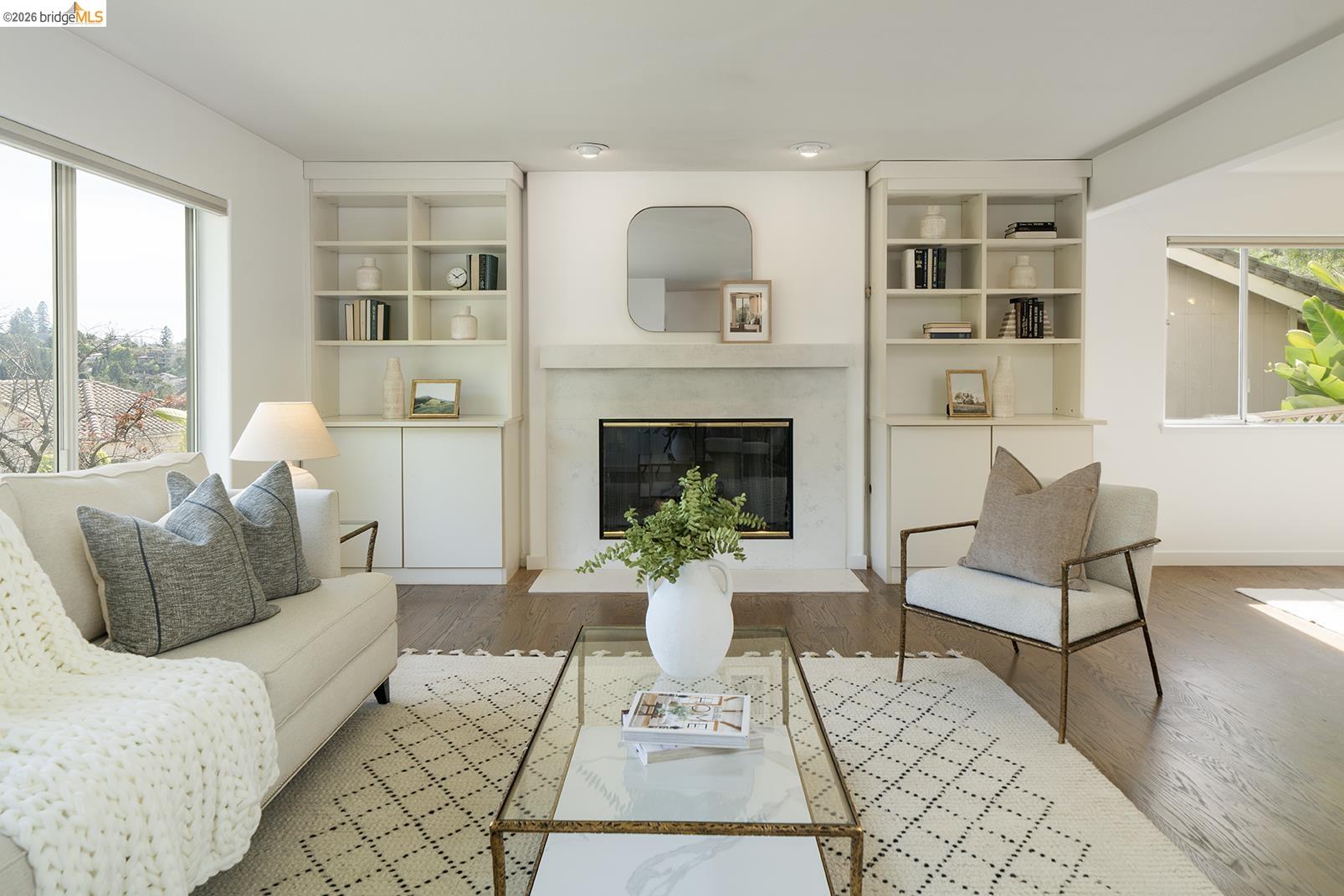 Detail Gallery Image 8 of 43 For 6109 Fairlane Dr, Oakland,  CA 94611 - 3 Beds | 2 Baths