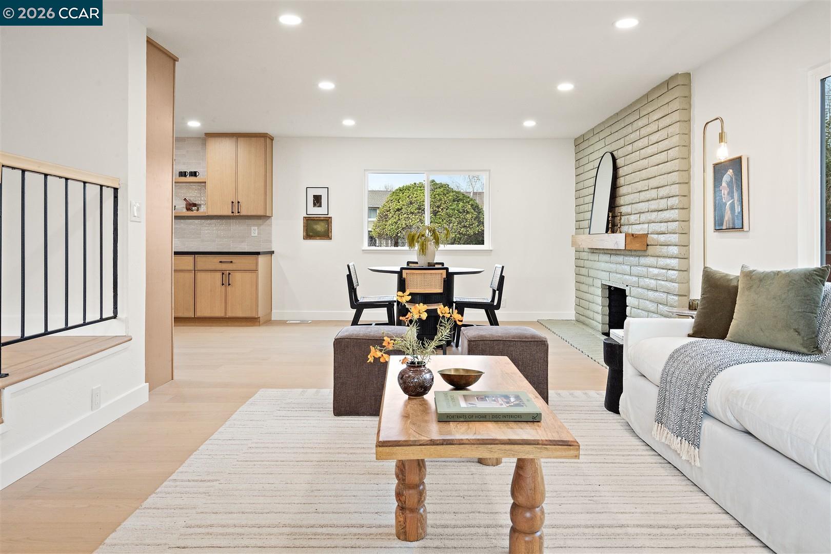 Detail Gallery Image 4 of 49 For 125 Larkwood Circle, Danville,  CA 94526 - 5 Beds | 2/1 Baths