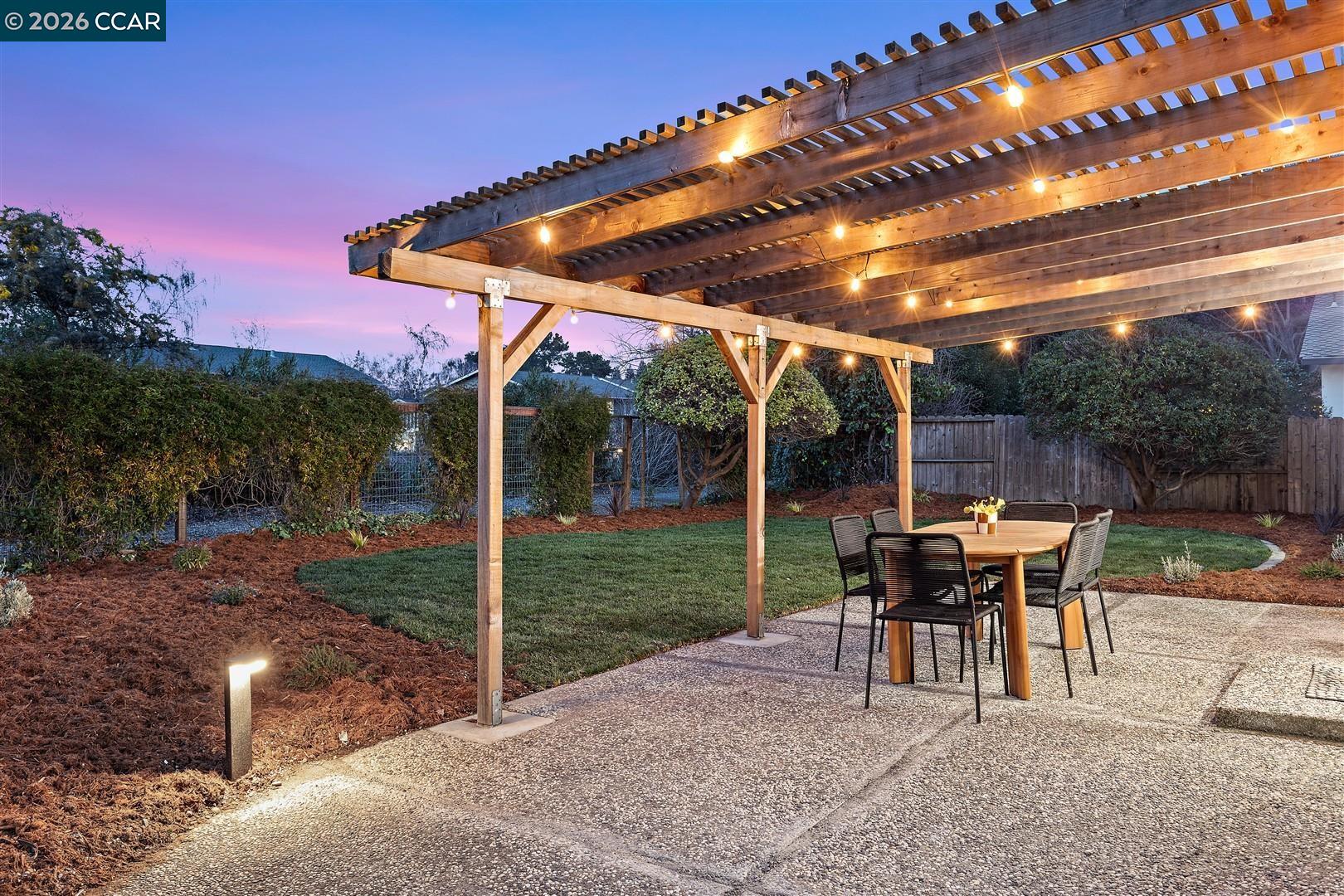 Detail Gallery Image 36 of 49 For 125 Larkwood Circle, Danville,  CA 94526 - 5 Beds | 2/1 Baths