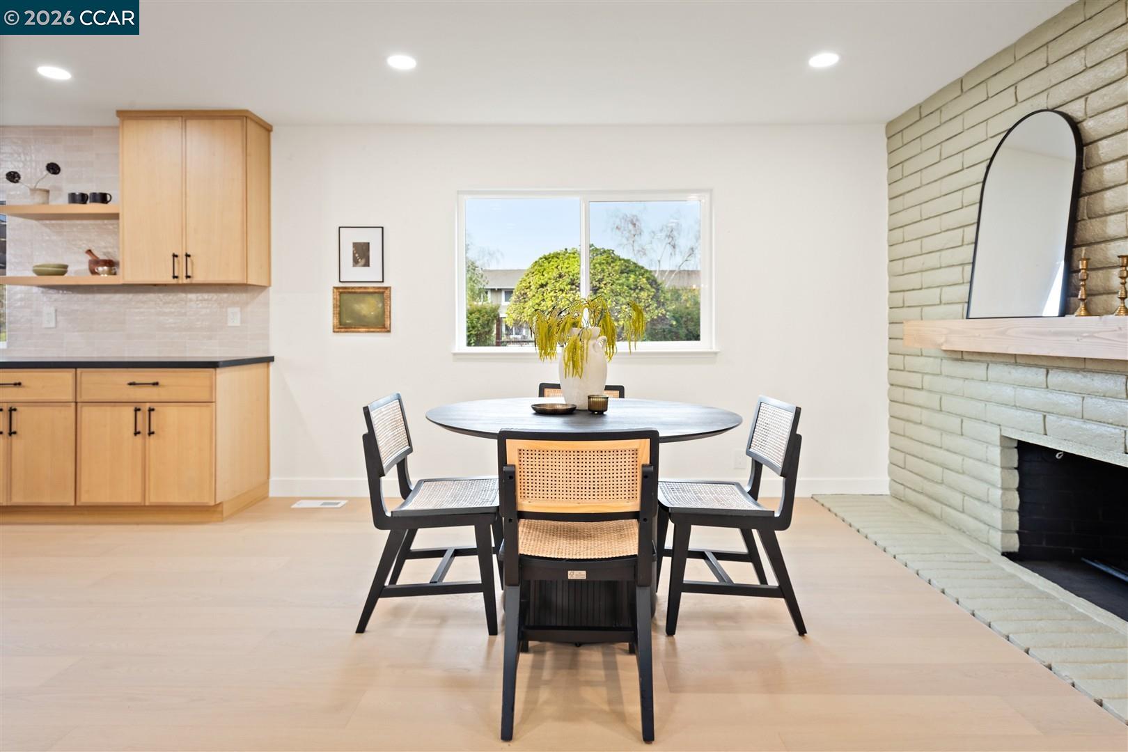 Detail Gallery Image 6 of 49 For 125 Larkwood Circle, Danville,  CA 94526 - 5 Beds | 2/1 Baths