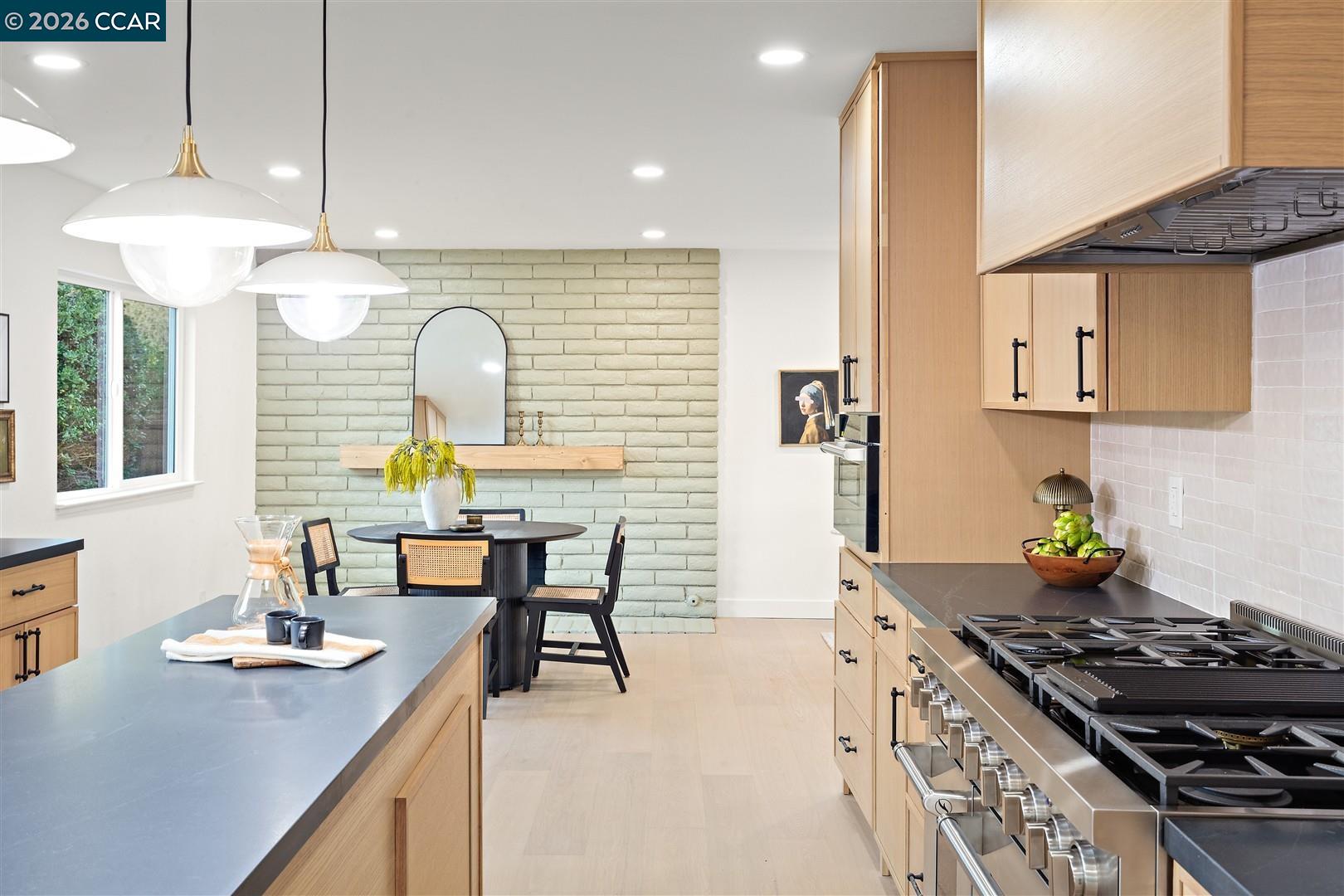 Detail Gallery Image 10 of 49 For 125 Larkwood Circle, Danville,  CA 94526 - 5 Beds | 2/1 Baths