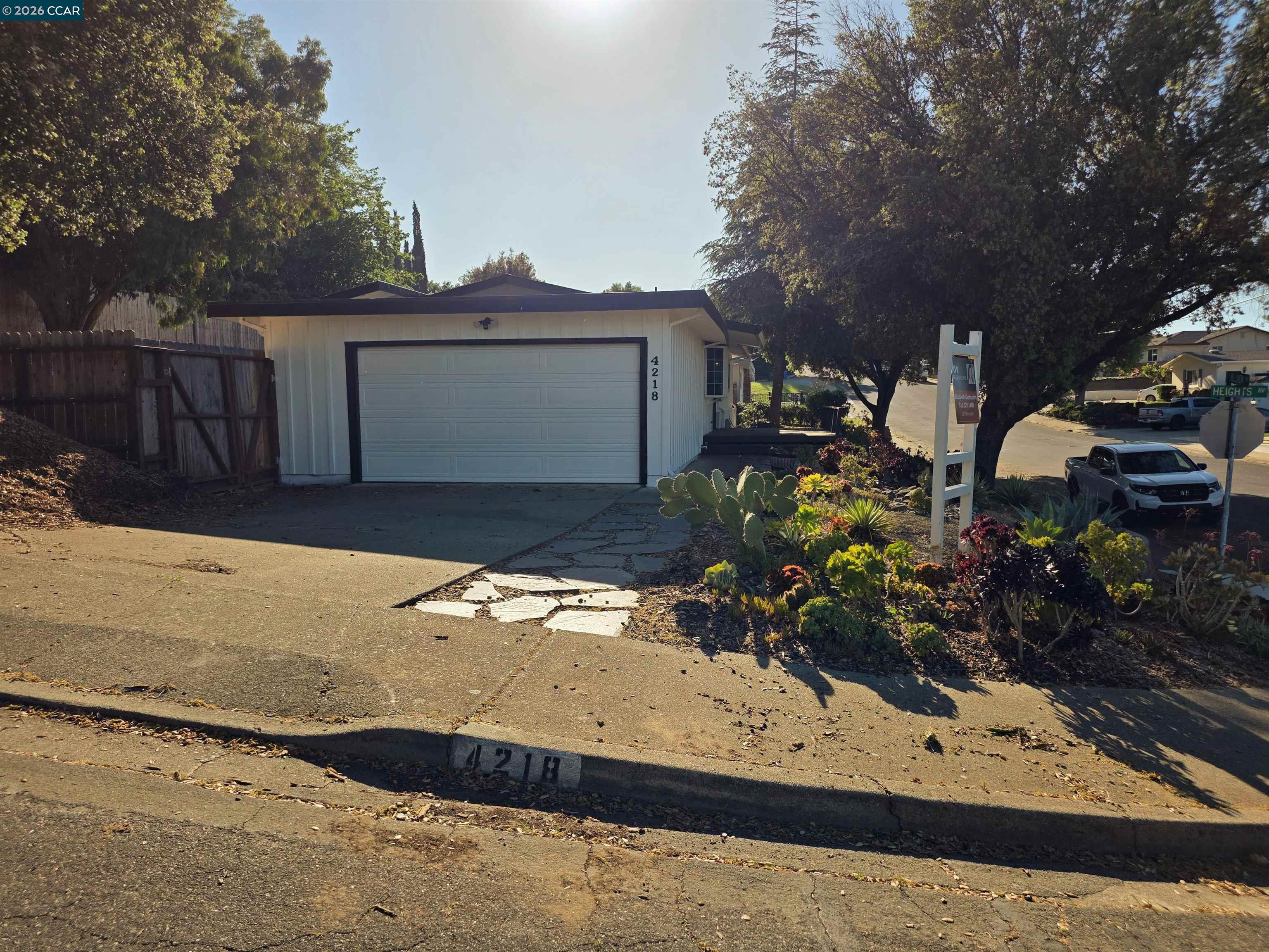 Detail Gallery Image 2 of 33 For 4218 Heights Ave, Pittsburg,  CA 94565 - 3 Beds | 2 Baths