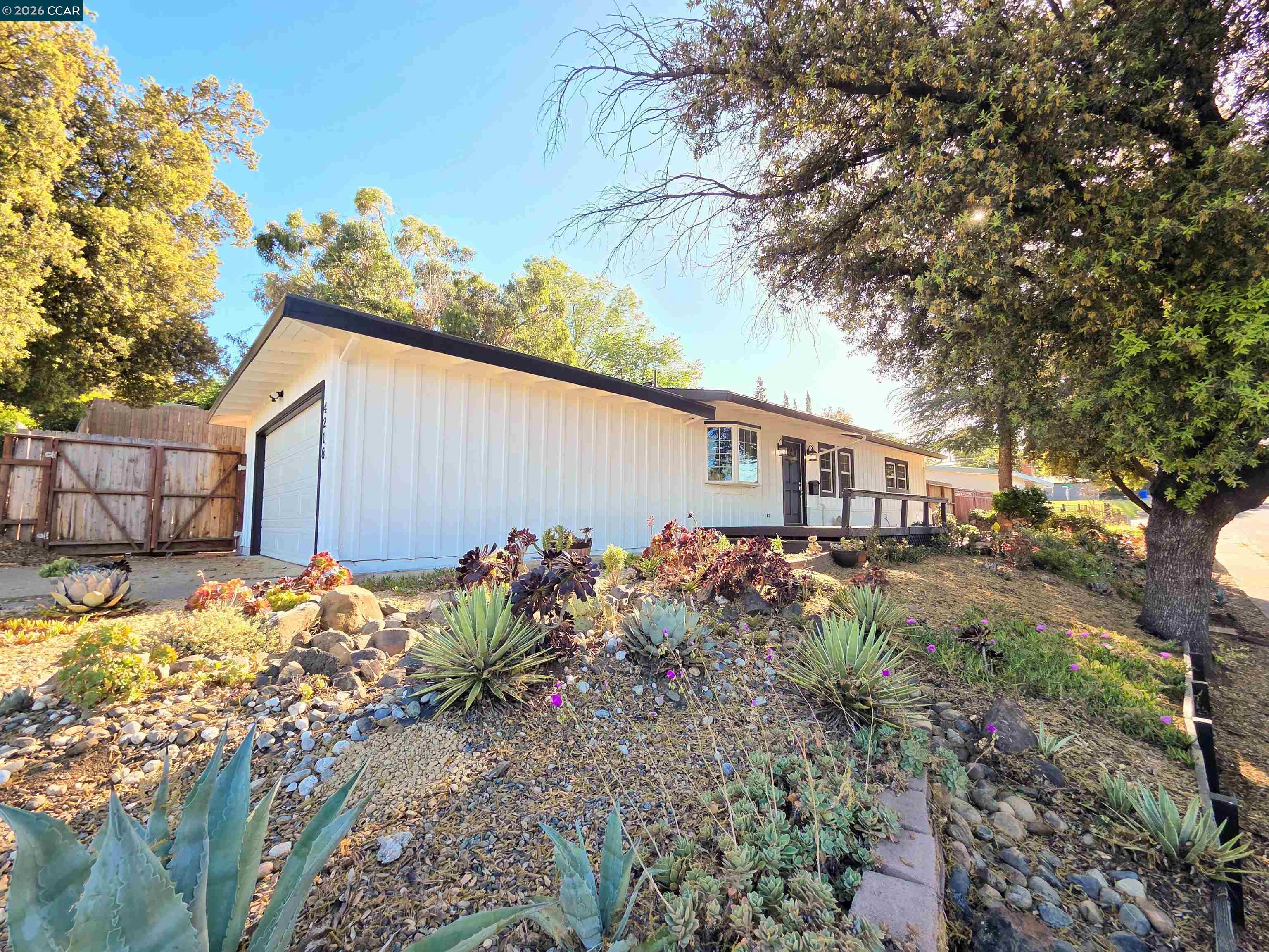 Detail Gallery Image 3 of 33 For 4218 Heights Ave, Pittsburg,  CA 94565 - 3 Beds | 2 Baths