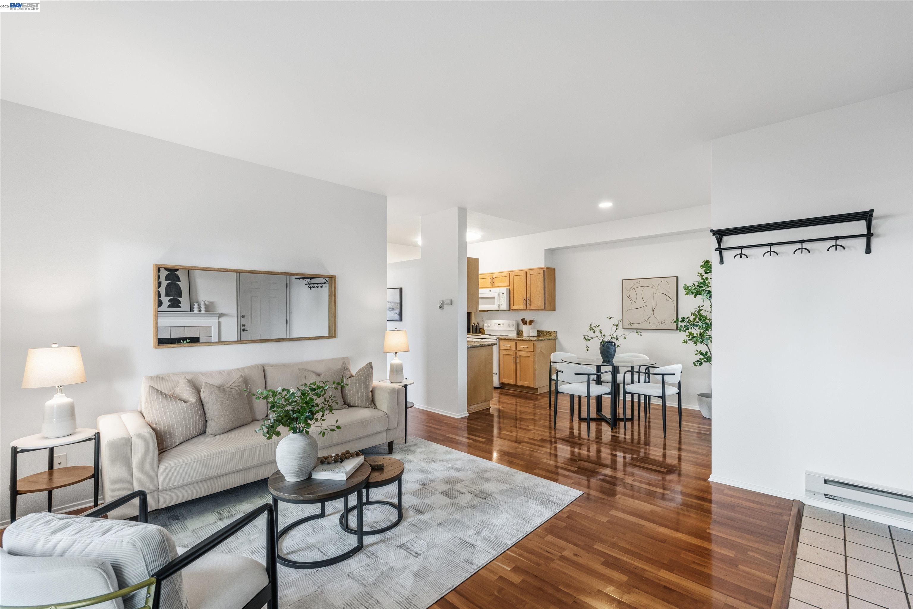 Detail Gallery Image 2 of 35 For 15 Marina Lakes Drive, Richmond,  CA 94804 - 2 Beds | 1 Baths