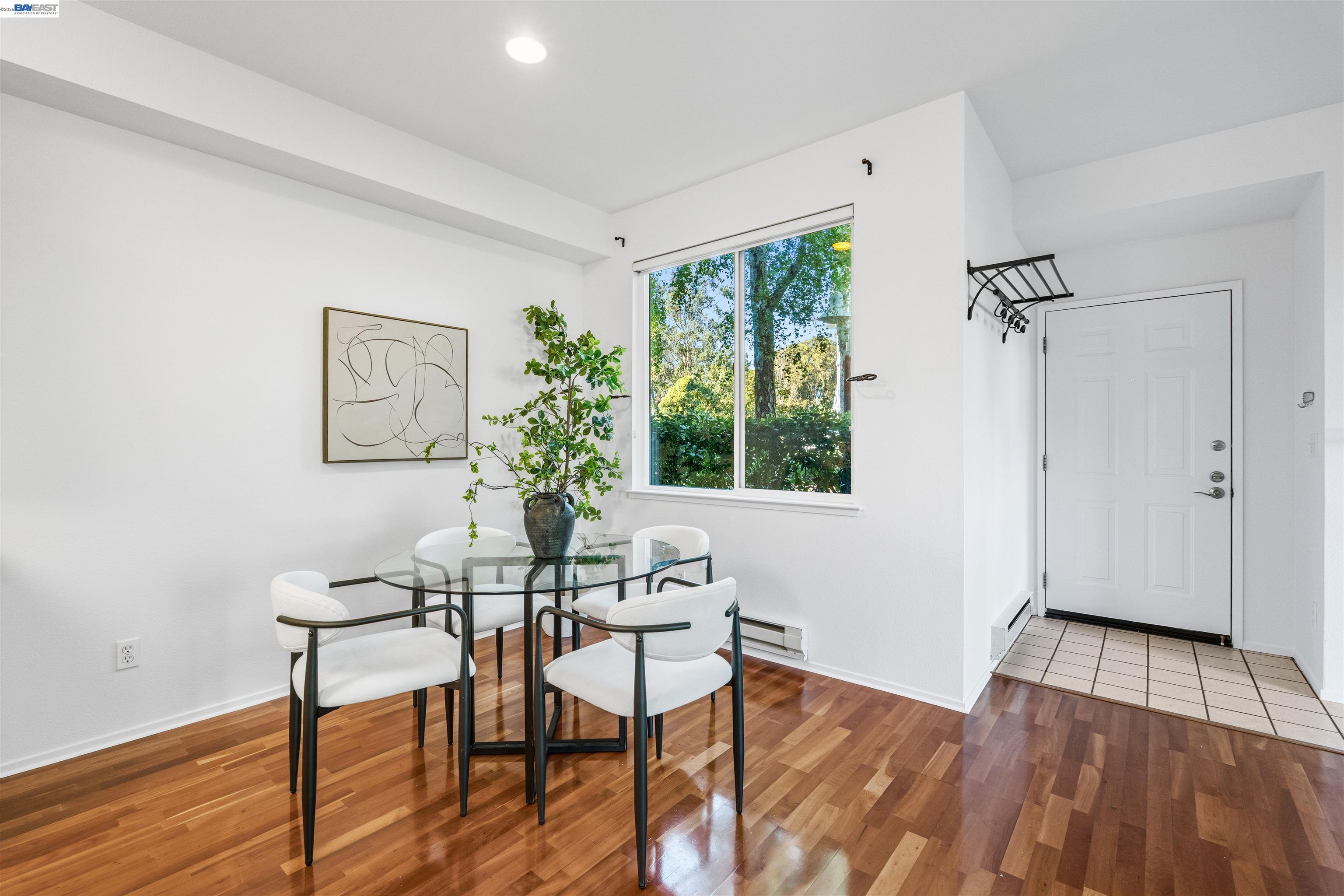 Detail Gallery Image 3 of 35 For 15 Marina Lakes Drive, Richmond,  CA 94804 - 2 Beds | 1 Baths