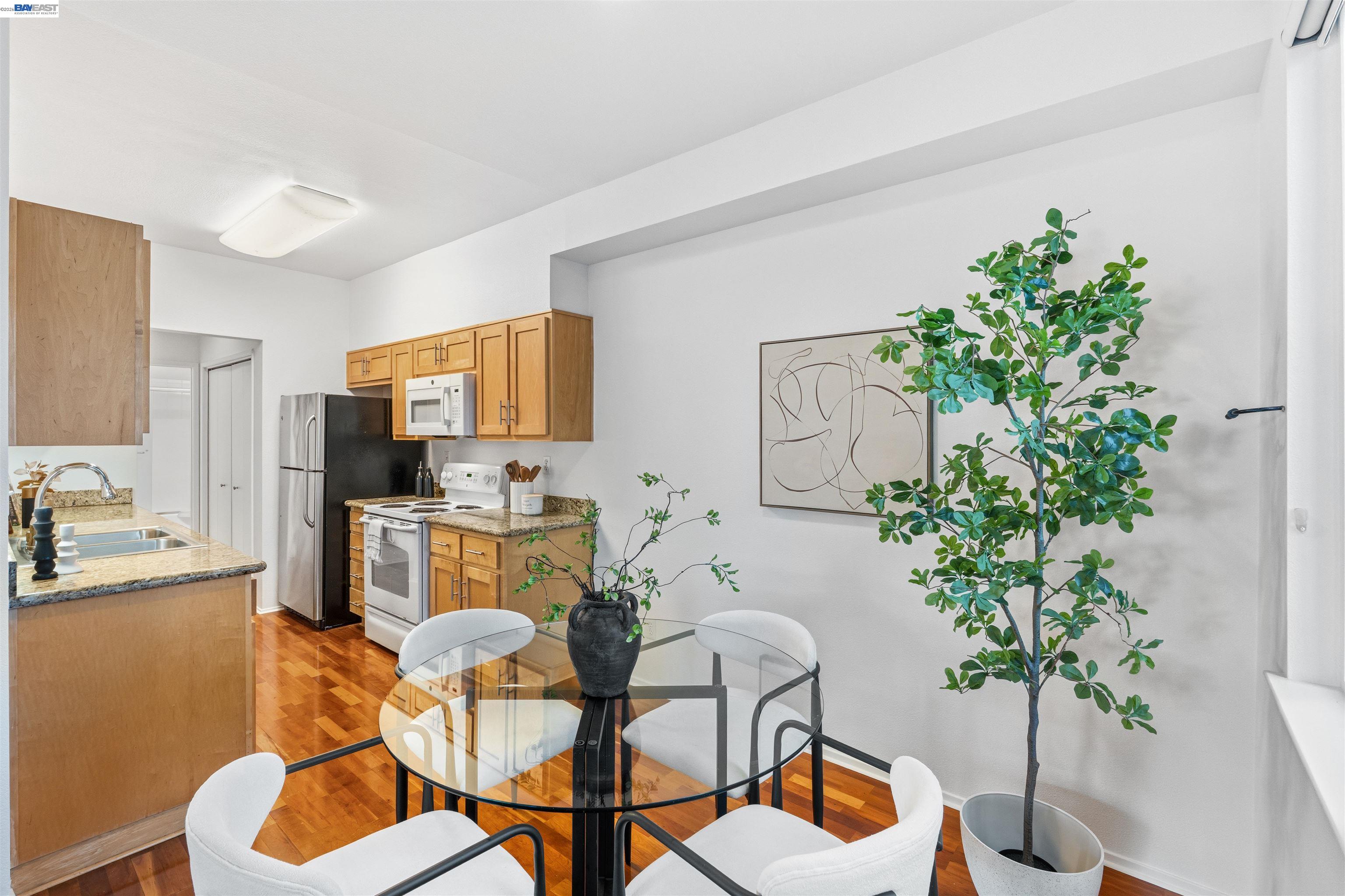 Detail Gallery Image 4 of 35 For 15 Marina Lakes Drive, Richmond,  CA 94804 - 2 Beds | 1 Baths