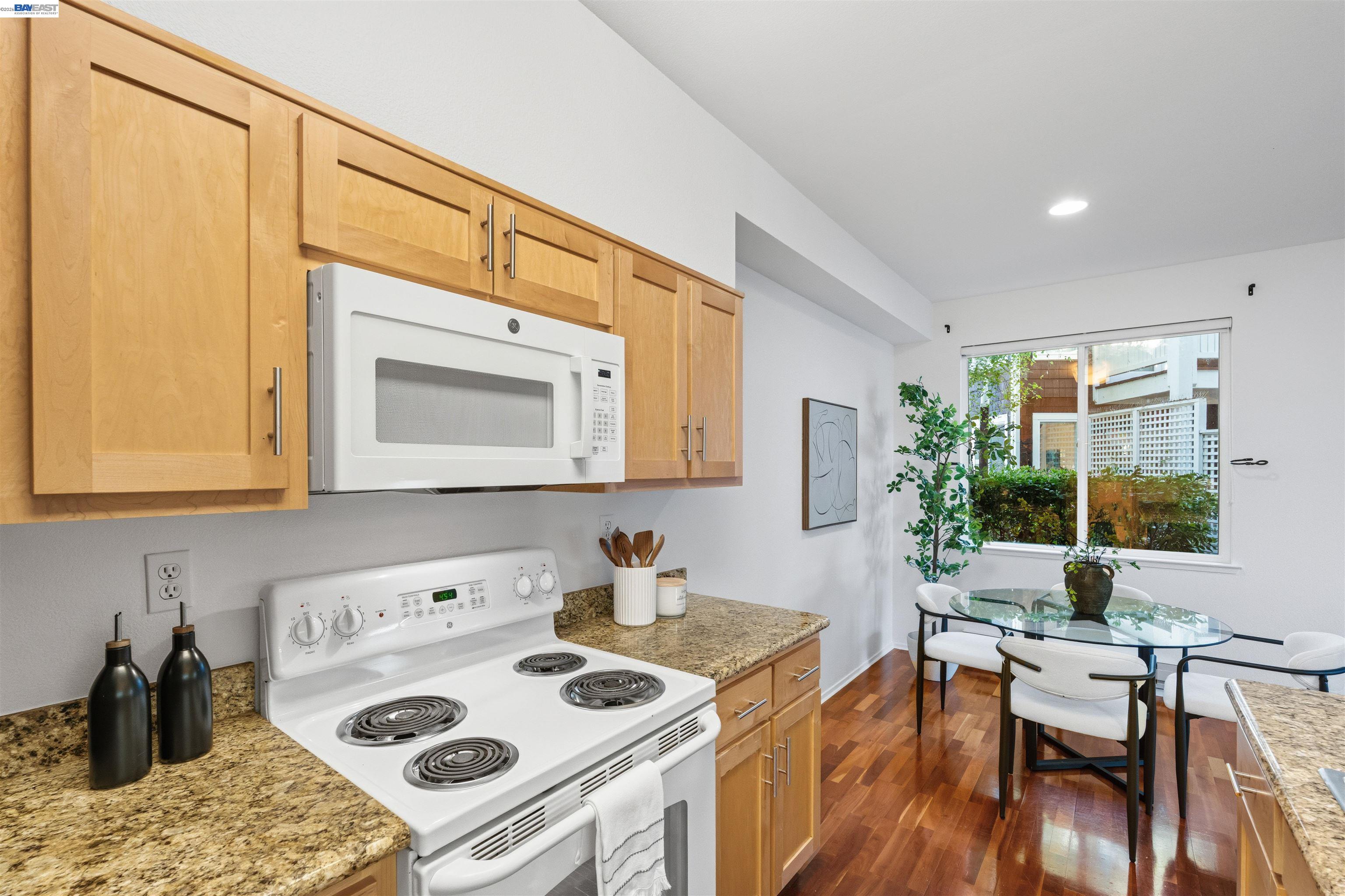 Detail Gallery Image 6 of 35 For 15 Marina Lakes Drive, Richmond,  CA 94804 - 2 Beds | 1 Baths