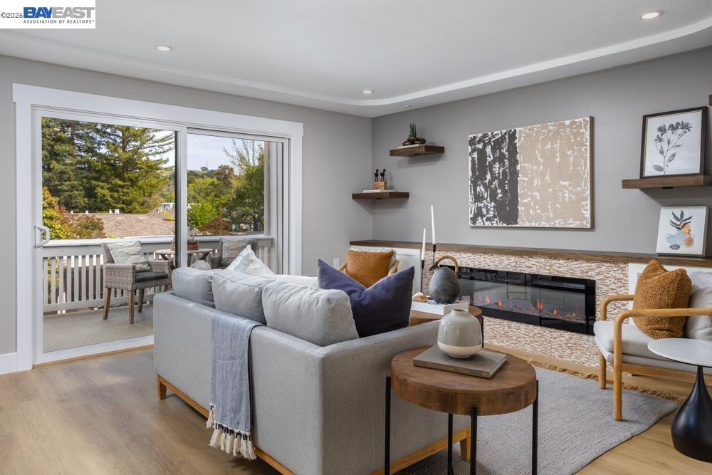 Detail Gallery Image 2 of 26 For 1301 Leisure Lane #6,  Walnut Creek,  CA 94595 - 2 Beds | 2 Baths