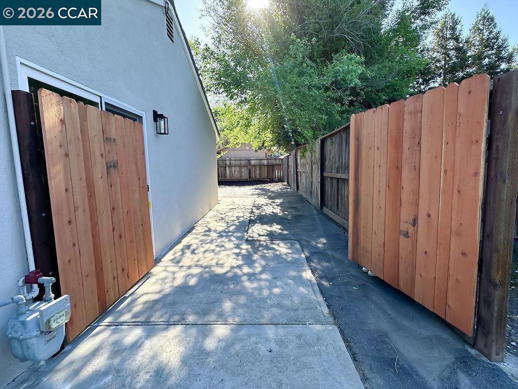 Detail Gallery Image 19 of 24 For 2061 Sherman Dr, Pleasant Hill,  CA 94523 - 3 Beds | 1/1 Baths