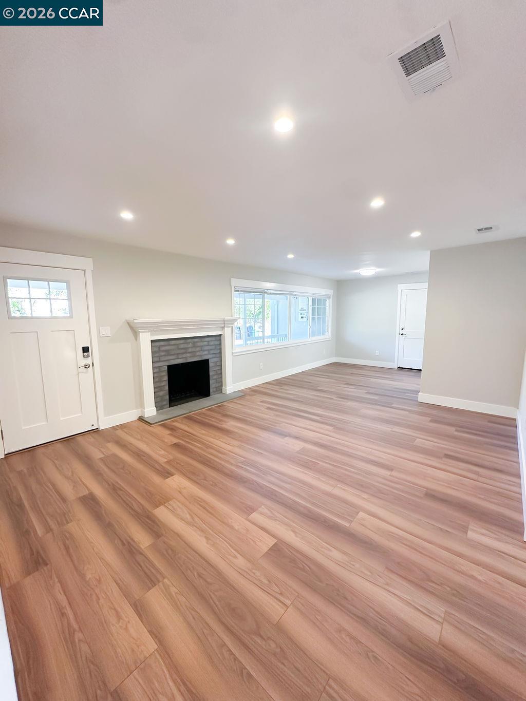 Detail Gallery Image 3 of 24 For 2061 Sherman Dr, Pleasant Hill,  CA 94523 - 3 Beds | 1/1 Baths