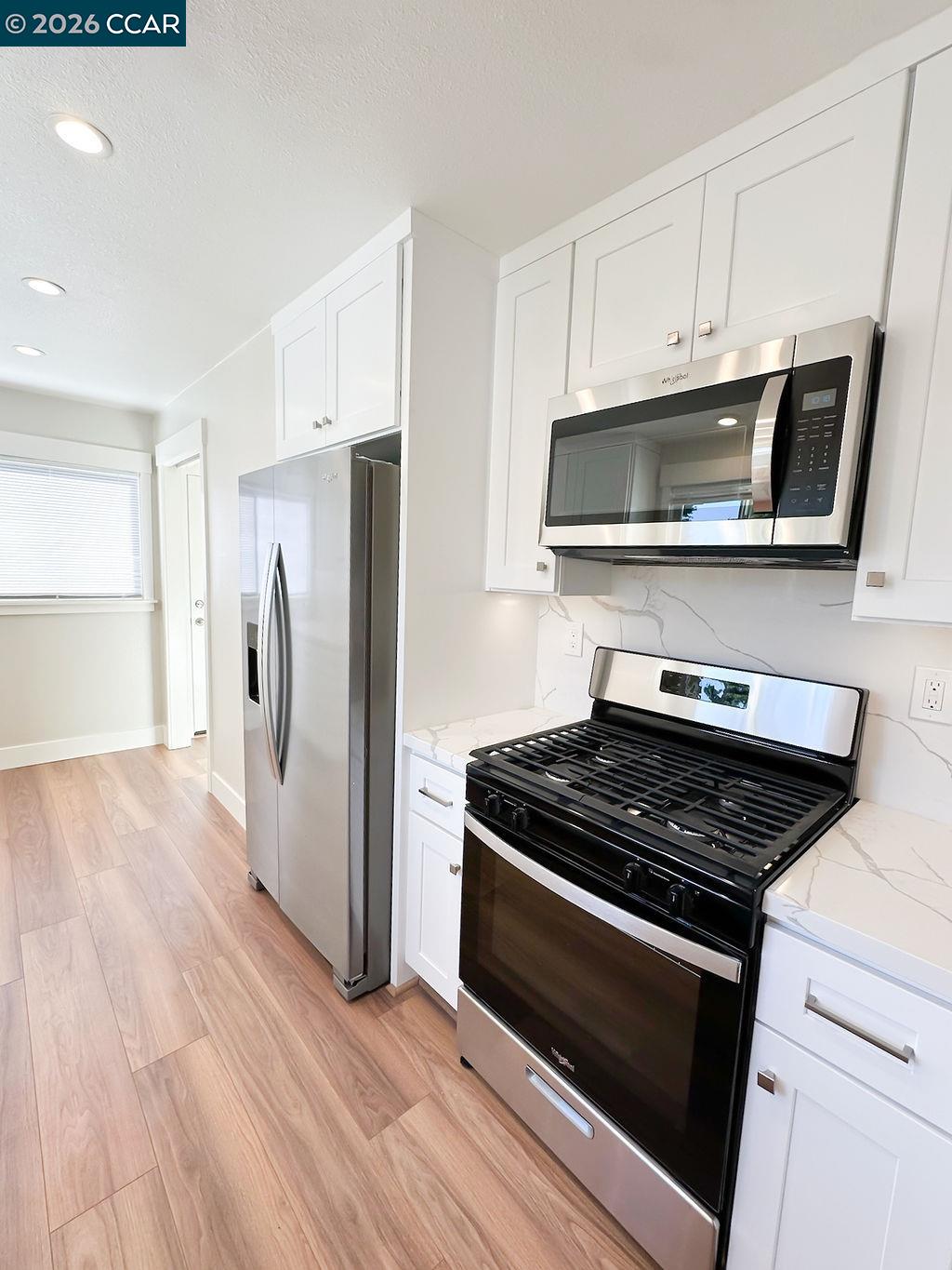 Detail Gallery Image 5 of 24 For 2061 Sherman Dr, Pleasant Hill,  CA 94523 - 3 Beds | 1/1 Baths