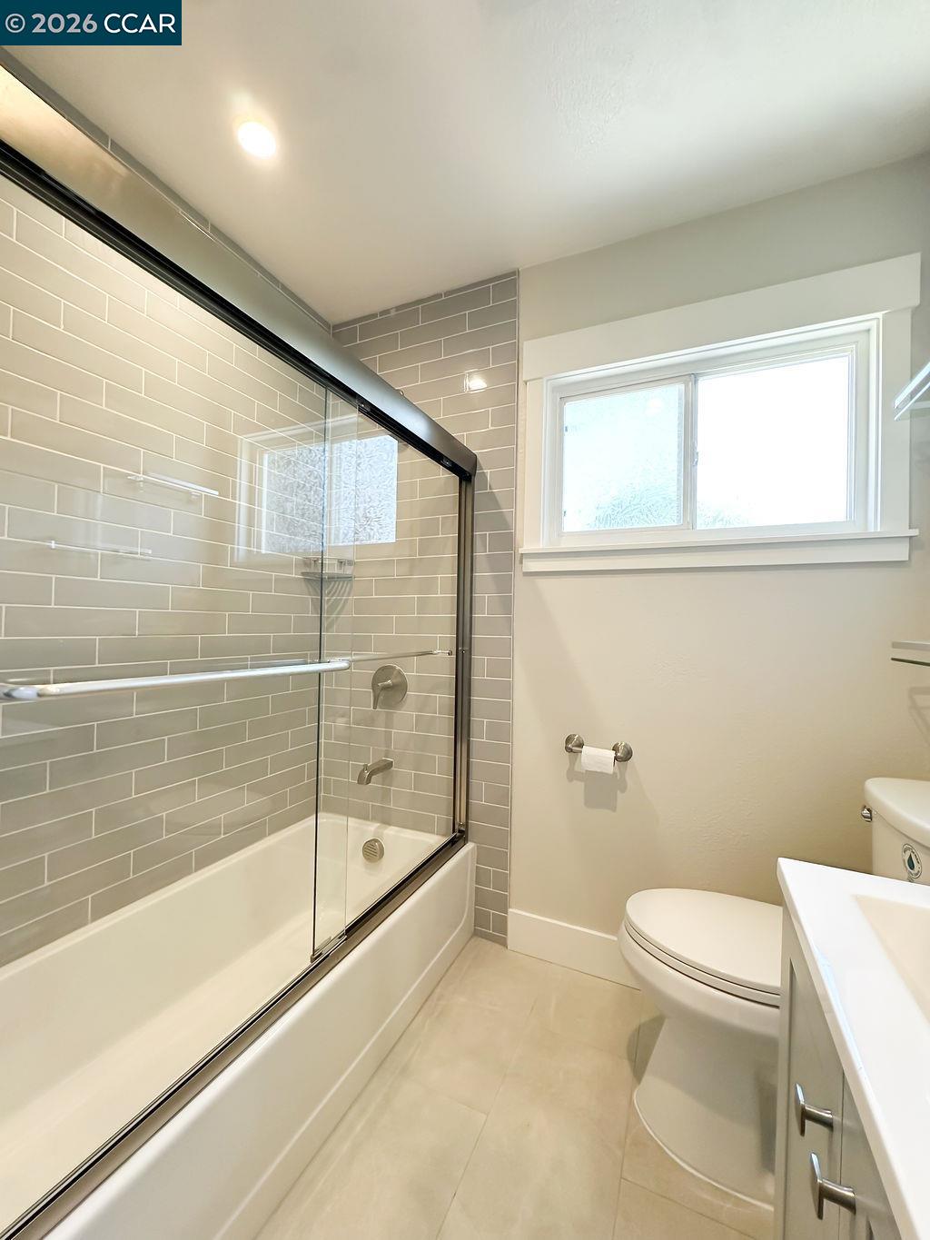 Detail Gallery Image 9 of 24 For 2061 Sherman Dr, Pleasant Hill,  CA 94523 - 3 Beds | 1/1 Baths