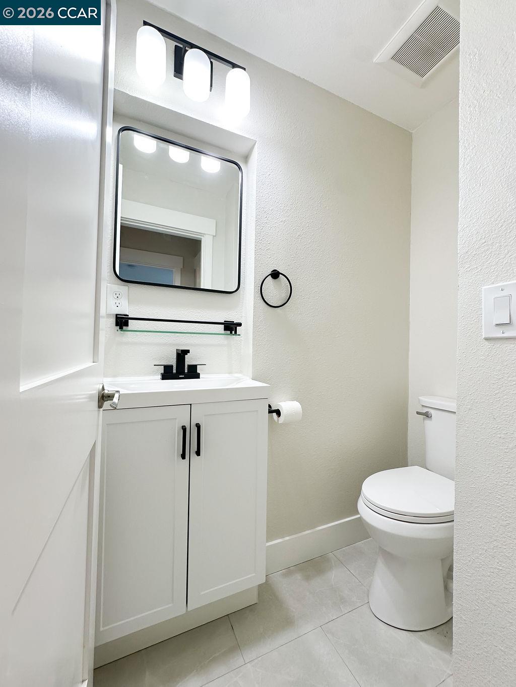 Detail Gallery Image 10 of 24 For 2061 Sherman Dr, Pleasant Hill,  CA 94523 - 3 Beds | 1/1 Baths