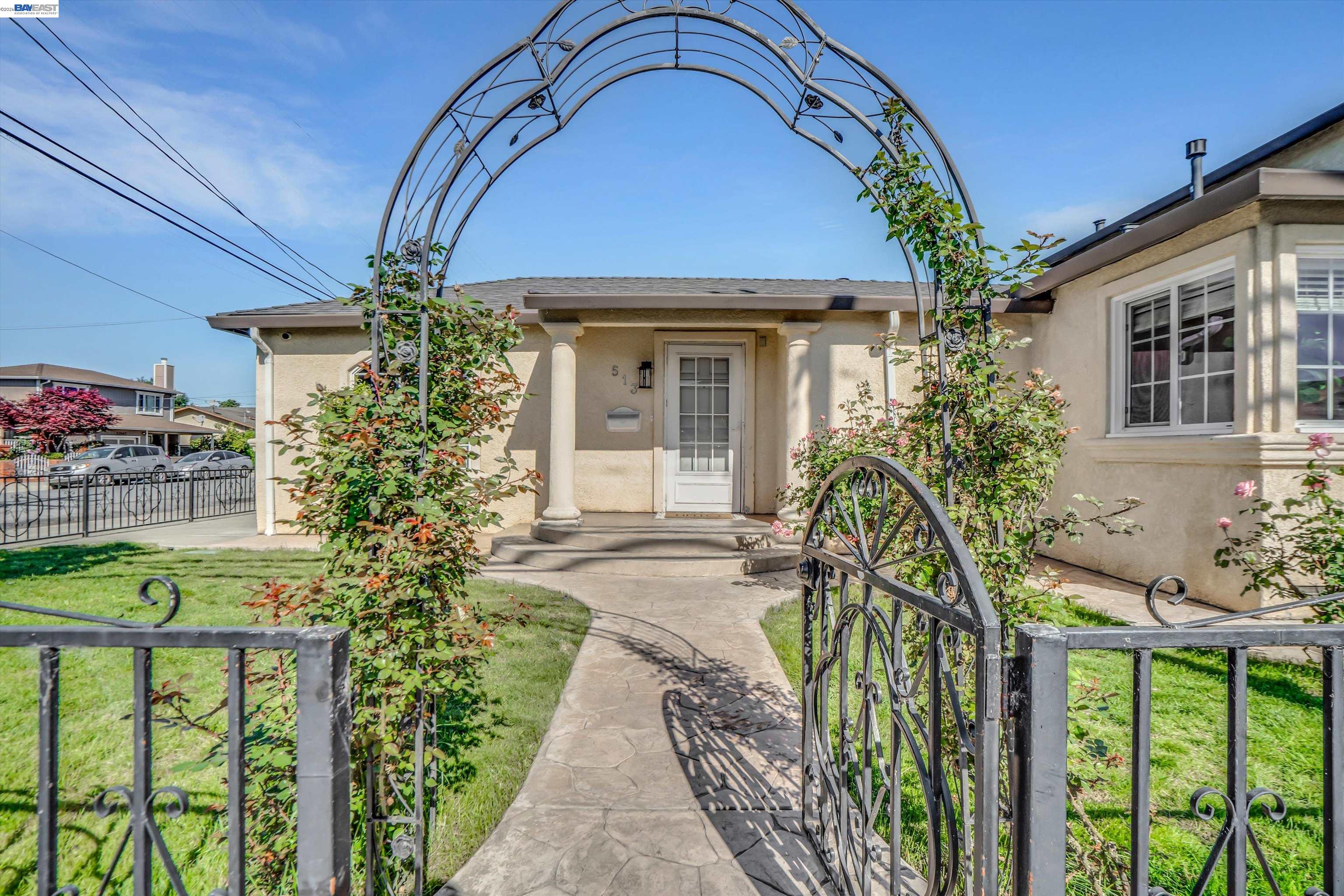 Detail Gallery Image 4 of 35 For 513 F St, Union City,  CA 94587 - 4 Beds | 1/1 Baths