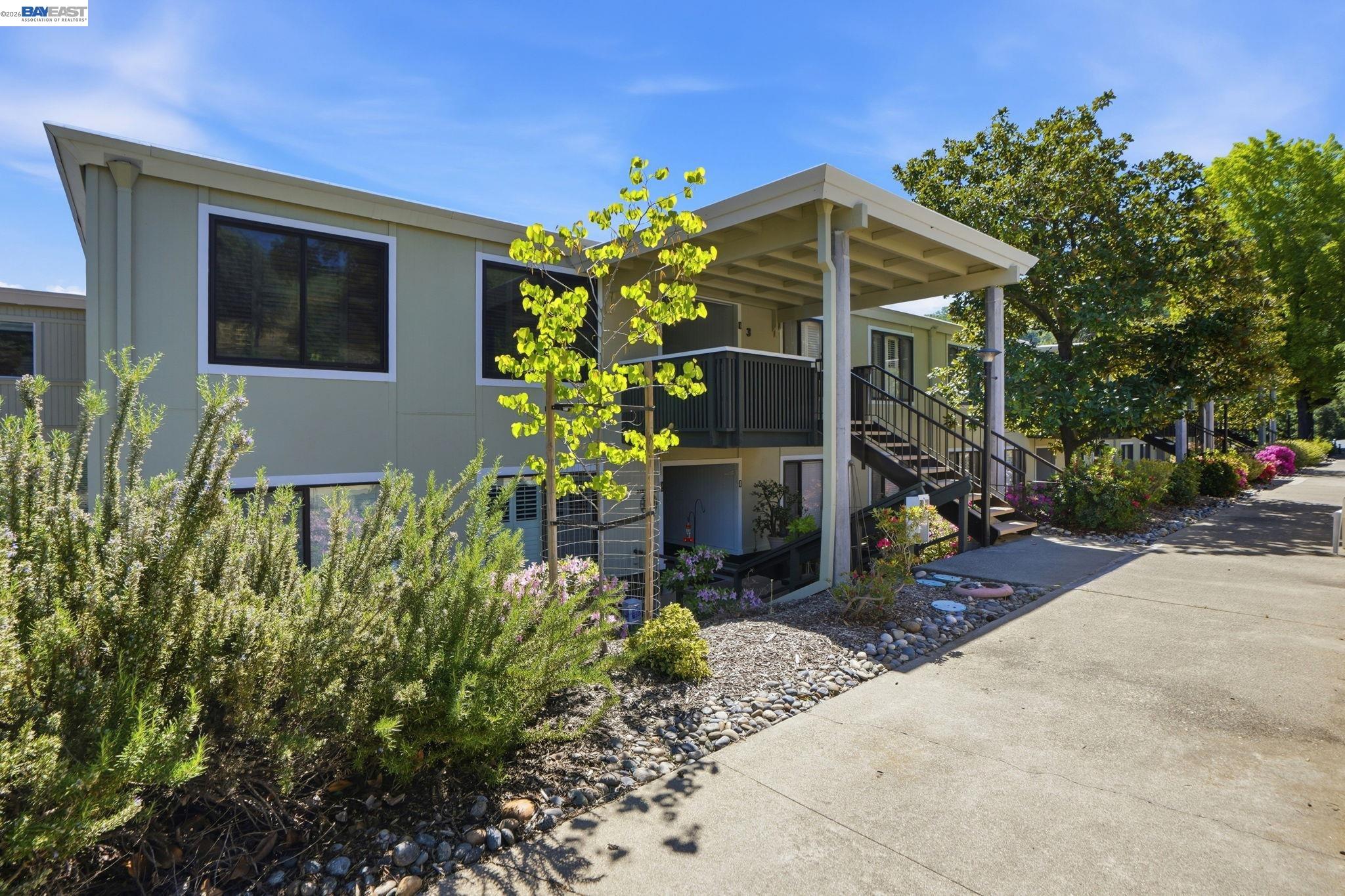 Detail Gallery Image 2 of 24 For 1732 Oakmont Dr #4,  Walnut Creek,  CA 94595 - 2 Beds | 1 Baths