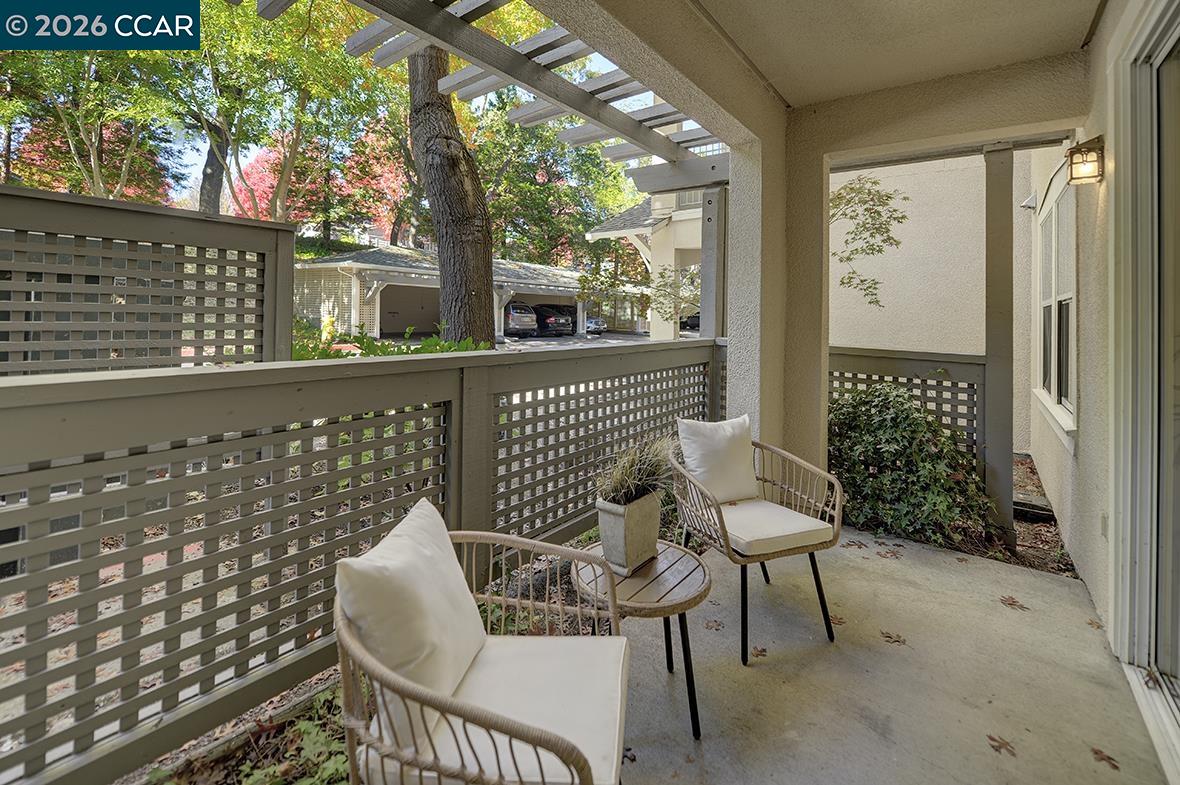 Detail Gallery Image 9 of 43 For 1840 Tice Creek Dr #2110,  Walnut Creek,  CA 94595 - 2 Beds | 1/1 Baths