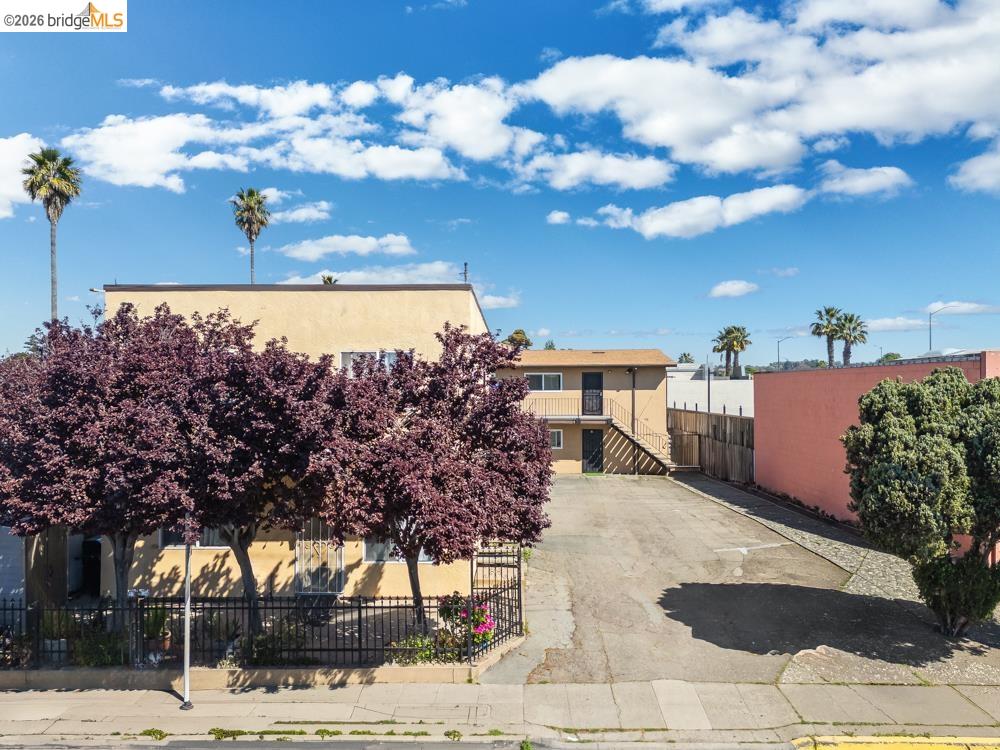 Detail Gallery Image 2 of 13 For 2215 Dover Ave, San Pablo,  CA 94806 - – Beds | – Baths