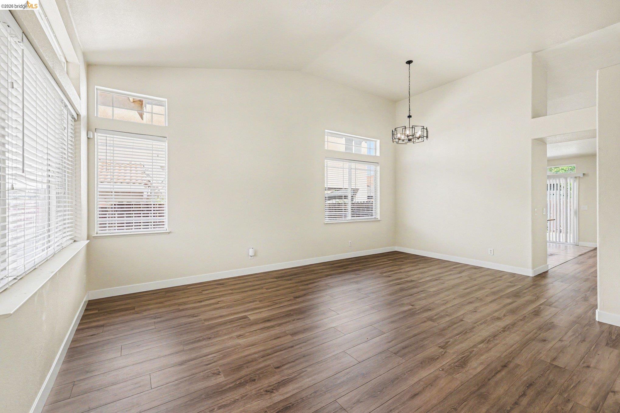 Detail Gallery Image 4 of 25 For 2109 Bedrock Way, Antioch,  CA 94509 - 4 Beds | 2 Baths