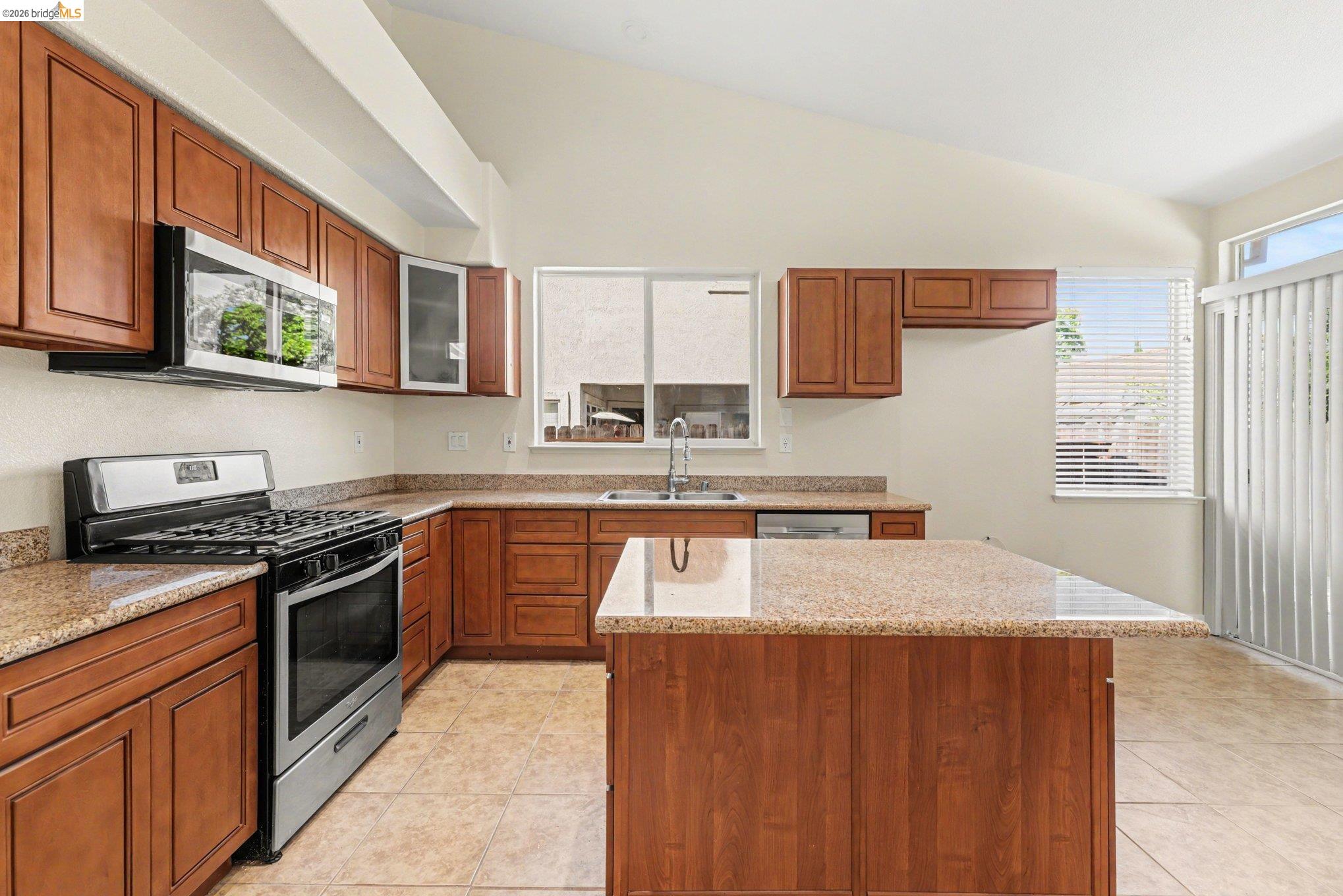 Detail Gallery Image 8 of 25 For 2109 Bedrock Way, Antioch,  CA 94509 - 4 Beds | 2 Baths