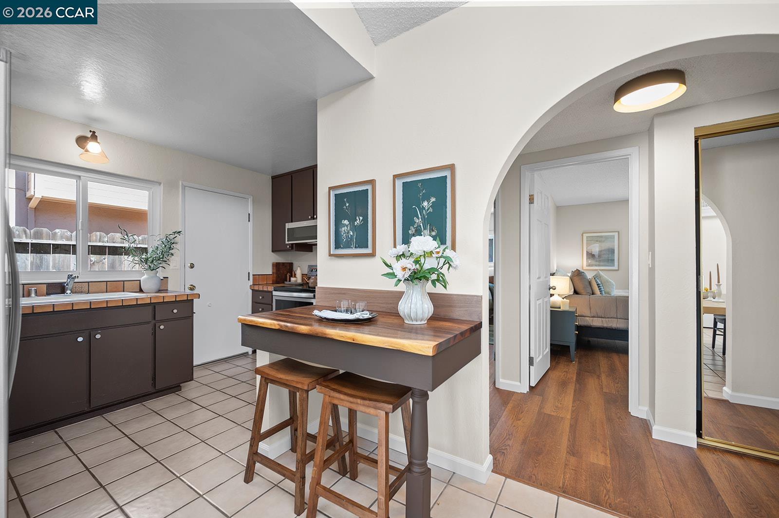 Detail Gallery Image 11 of 30 For 425 Glacier Dr, Martinez,  CA 94553 - 2 Beds | 1/1 Baths