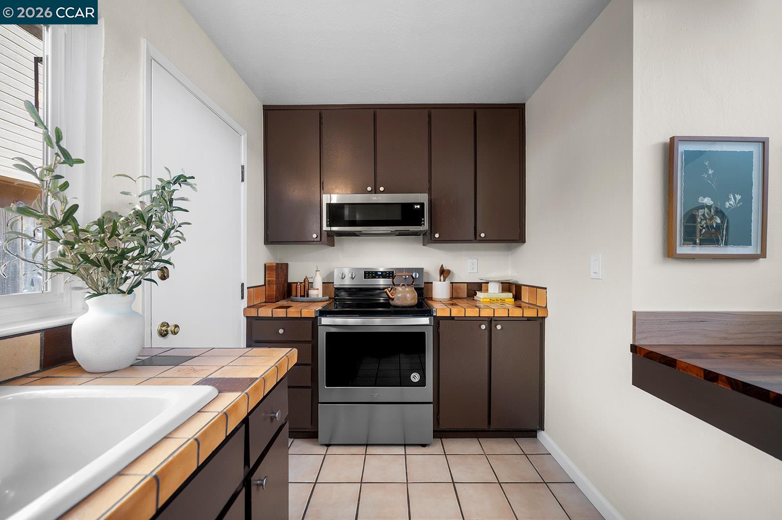 Detail Gallery Image 12 of 30 For 425 Glacier Dr, Martinez,  CA 94553 - 2 Beds | 1/1 Baths