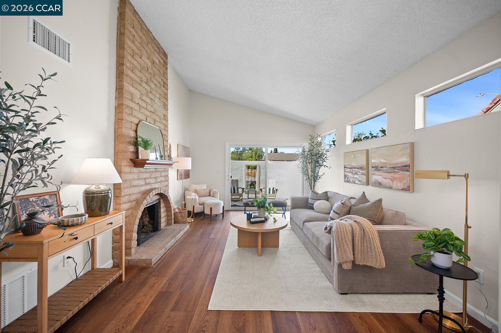 Detail Gallery Image 3 of 30 For 425 Glacier Dr, Martinez,  CA 94553 - 2 Beds | 1/1 Baths