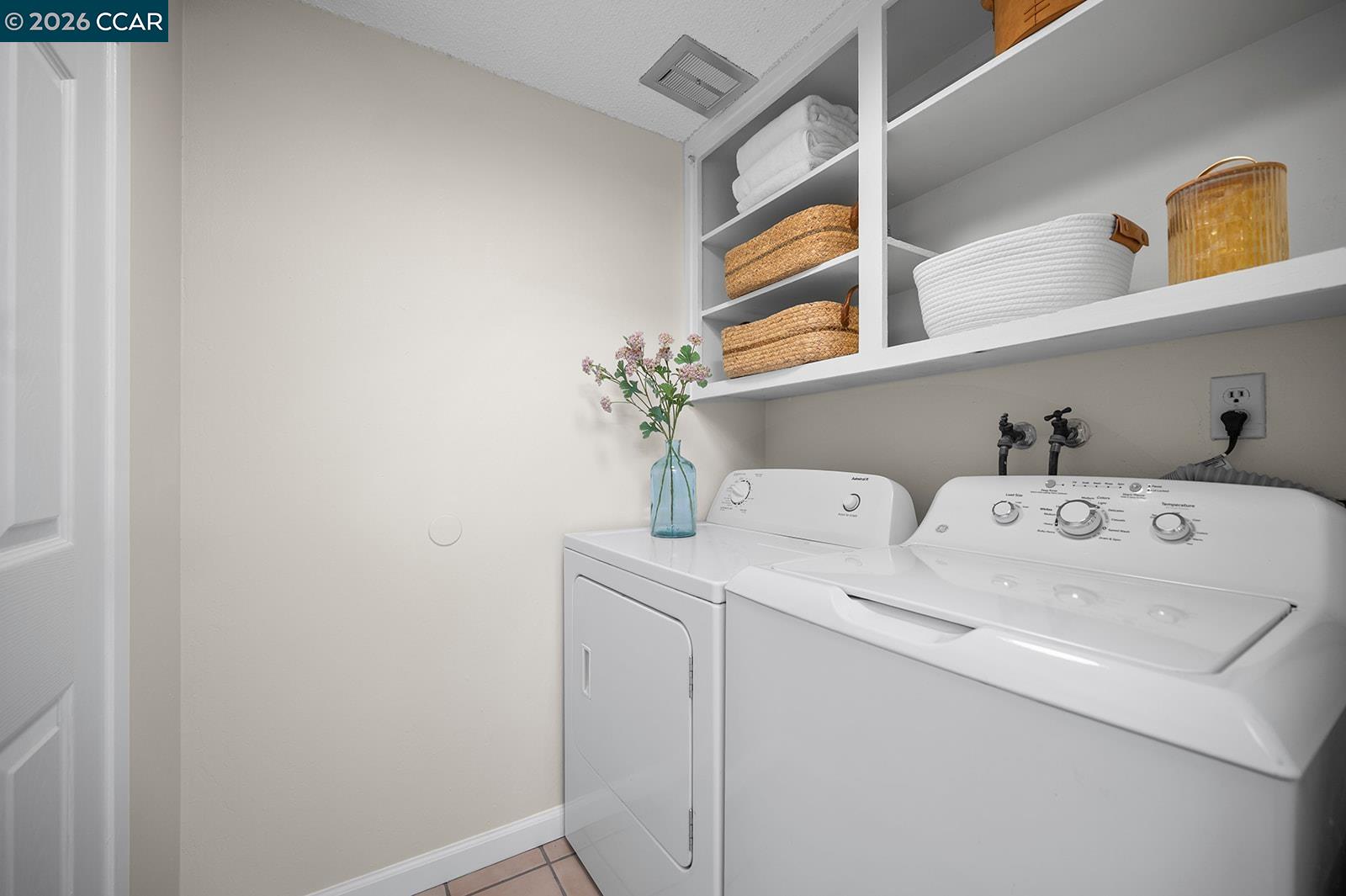 Detail Gallery Image 22 of 30 For 425 Glacier Dr, Martinez,  CA 94553 - 2 Beds | 1/1 Baths