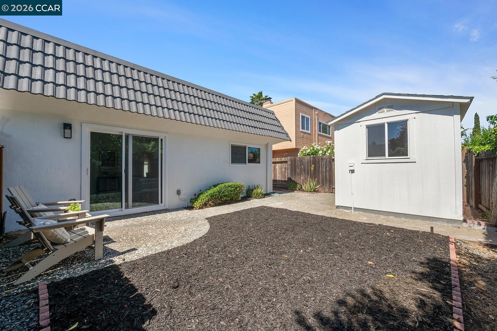 Detail Gallery Image 24 of 30 For 425 Glacier Dr, Martinez,  CA 94553 - 2 Beds | 1/1 Baths