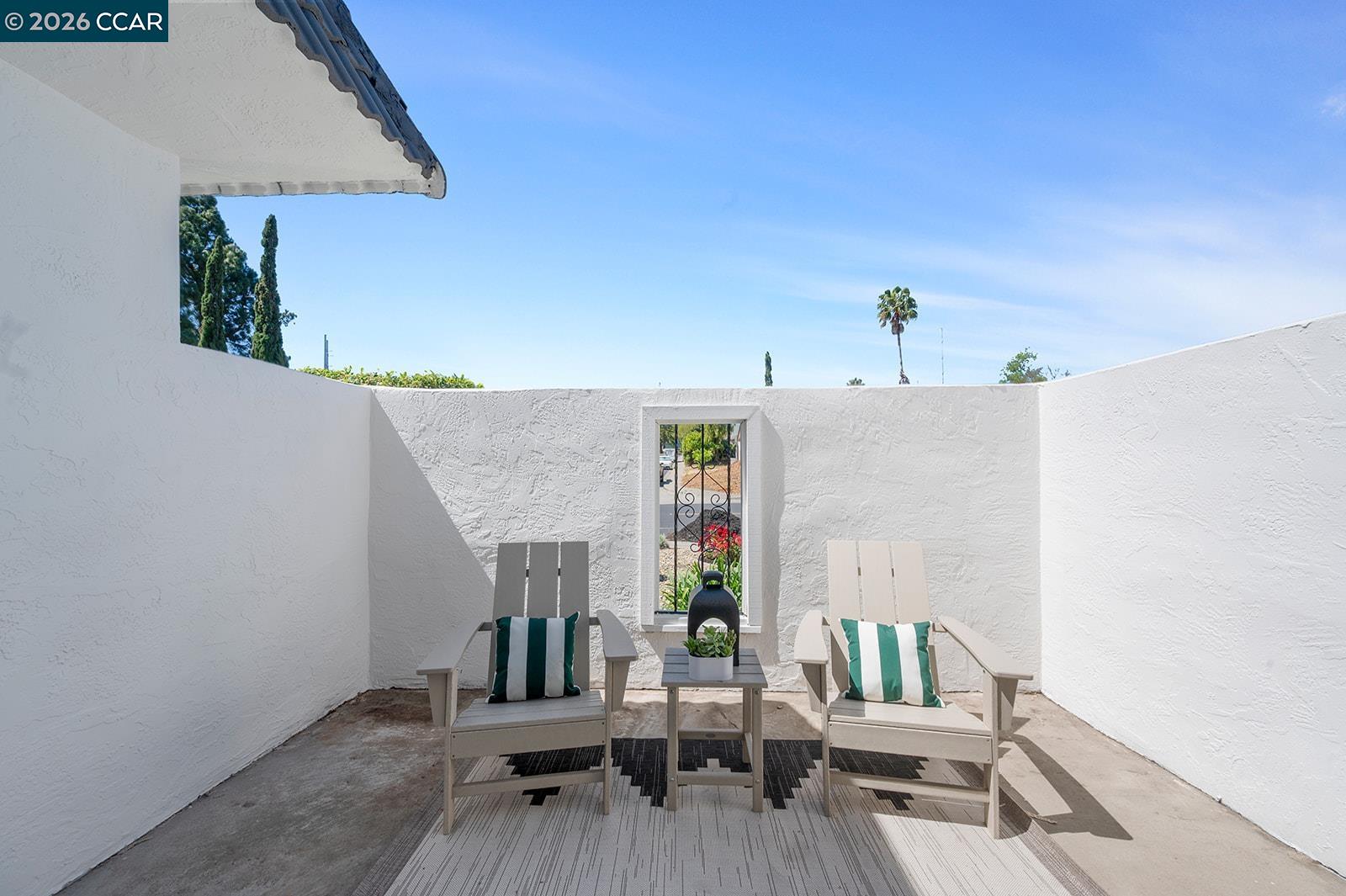 Detail Gallery Image 7 of 30 For 425 Glacier Dr, Martinez,  CA 94553 - 2 Beds | 1/1 Baths