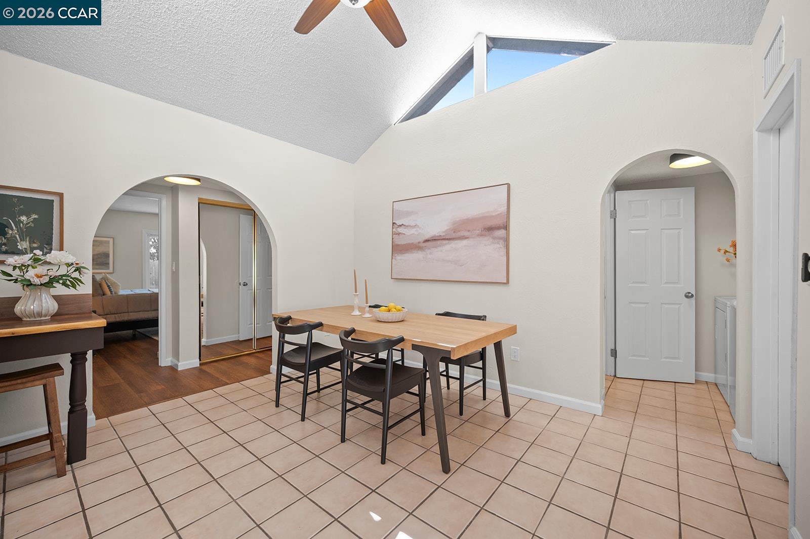 Detail Gallery Image 10 of 30 For 425 Glacier Dr, Martinez,  CA 94553 - 2 Beds | 1/1 Baths